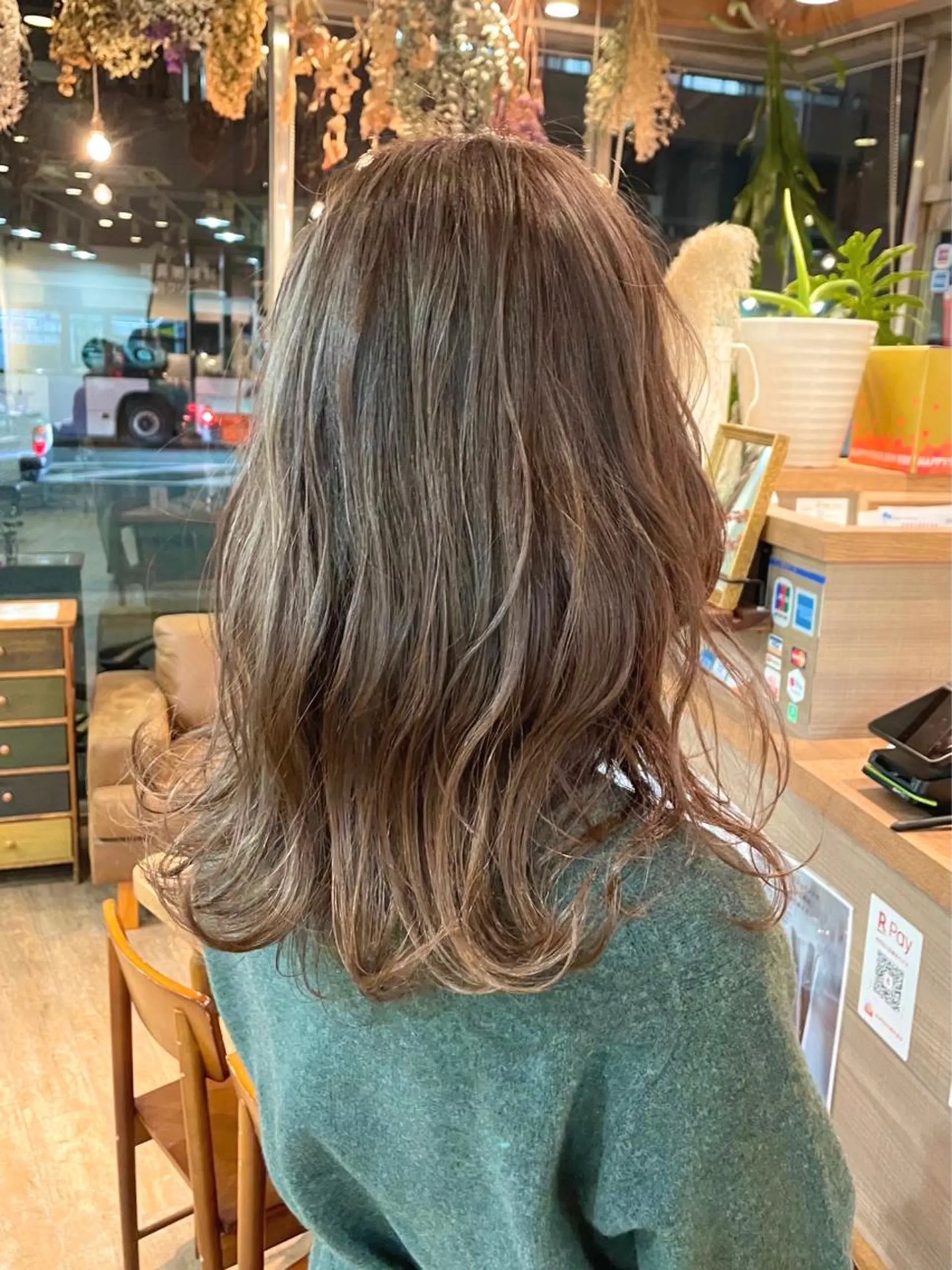 セミロング カラー カット ヘアカラー トリートメント ショート/レイヤー/ ボブ/縮毛矯正のヘアスタイル