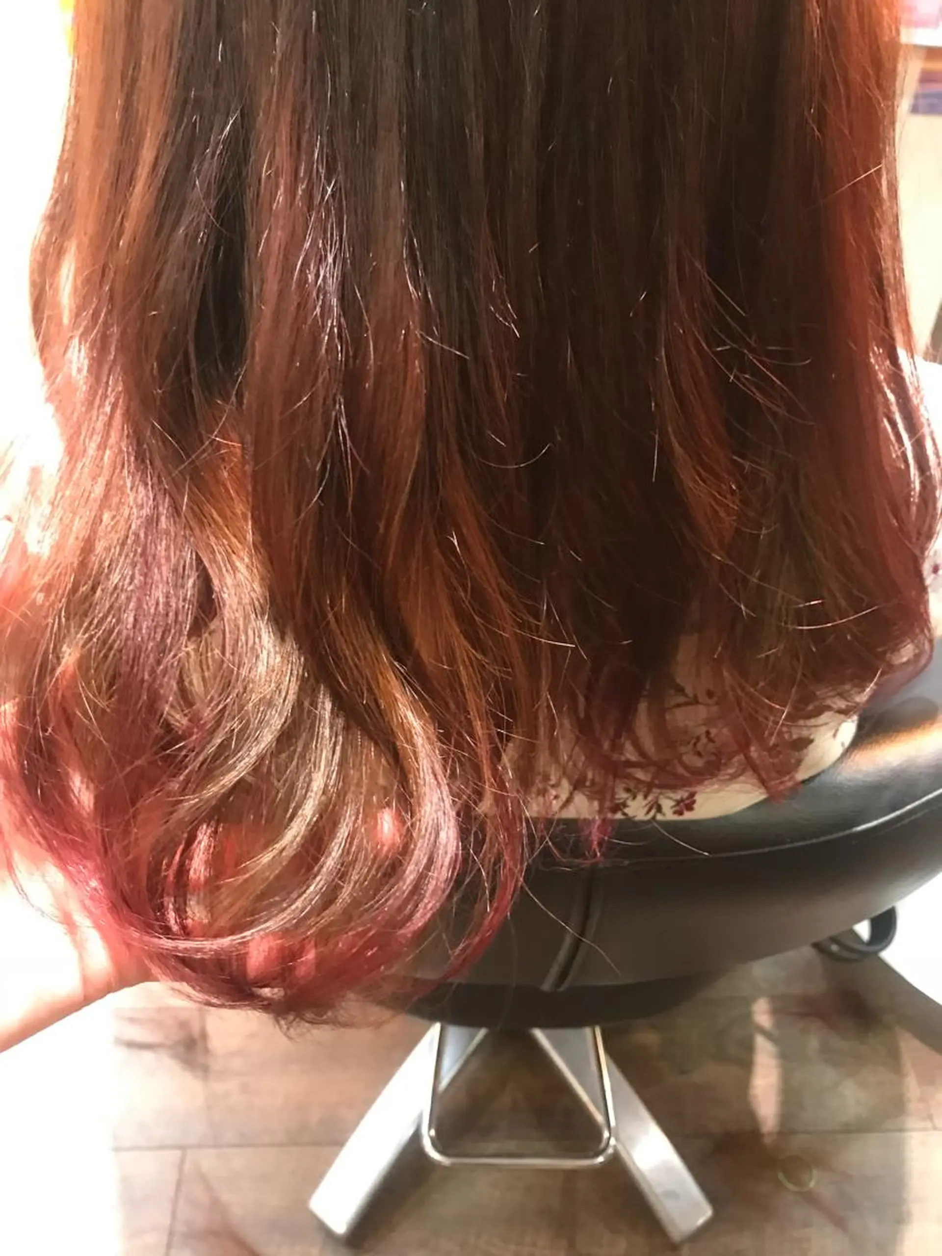 セミロング トモタニ ミオのヘアスタイル