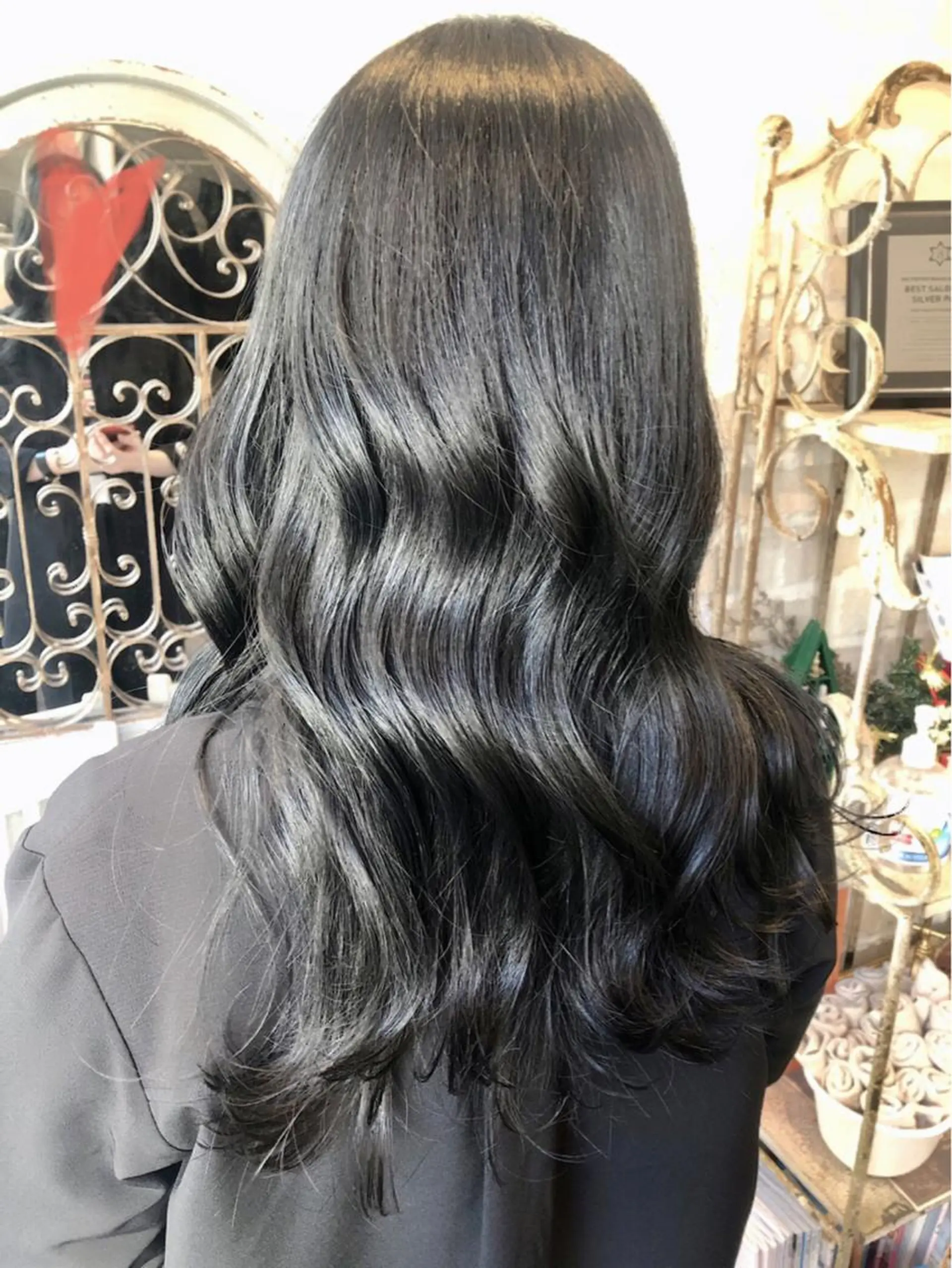 ロング カラー 黒髪 ブルーカラー ブルーブラック 透明感カラー イルミナカラー ヘアカラー トリートメント 透明感カラー│ レイヤーヘア中居美樹のヘアスタイル