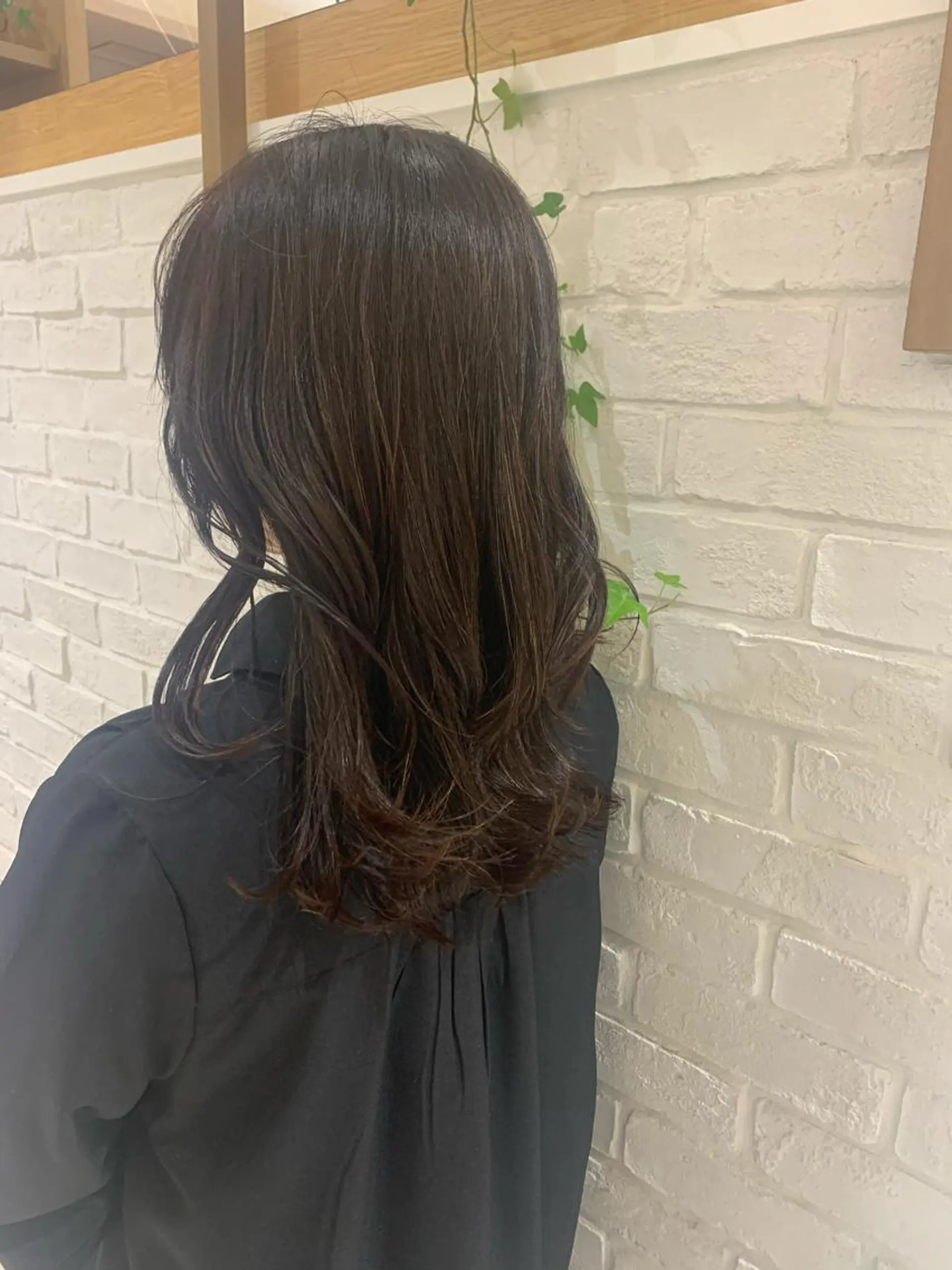 セミロング セミロングパーマ 伊藤 麻菜実のヘアスタイル
