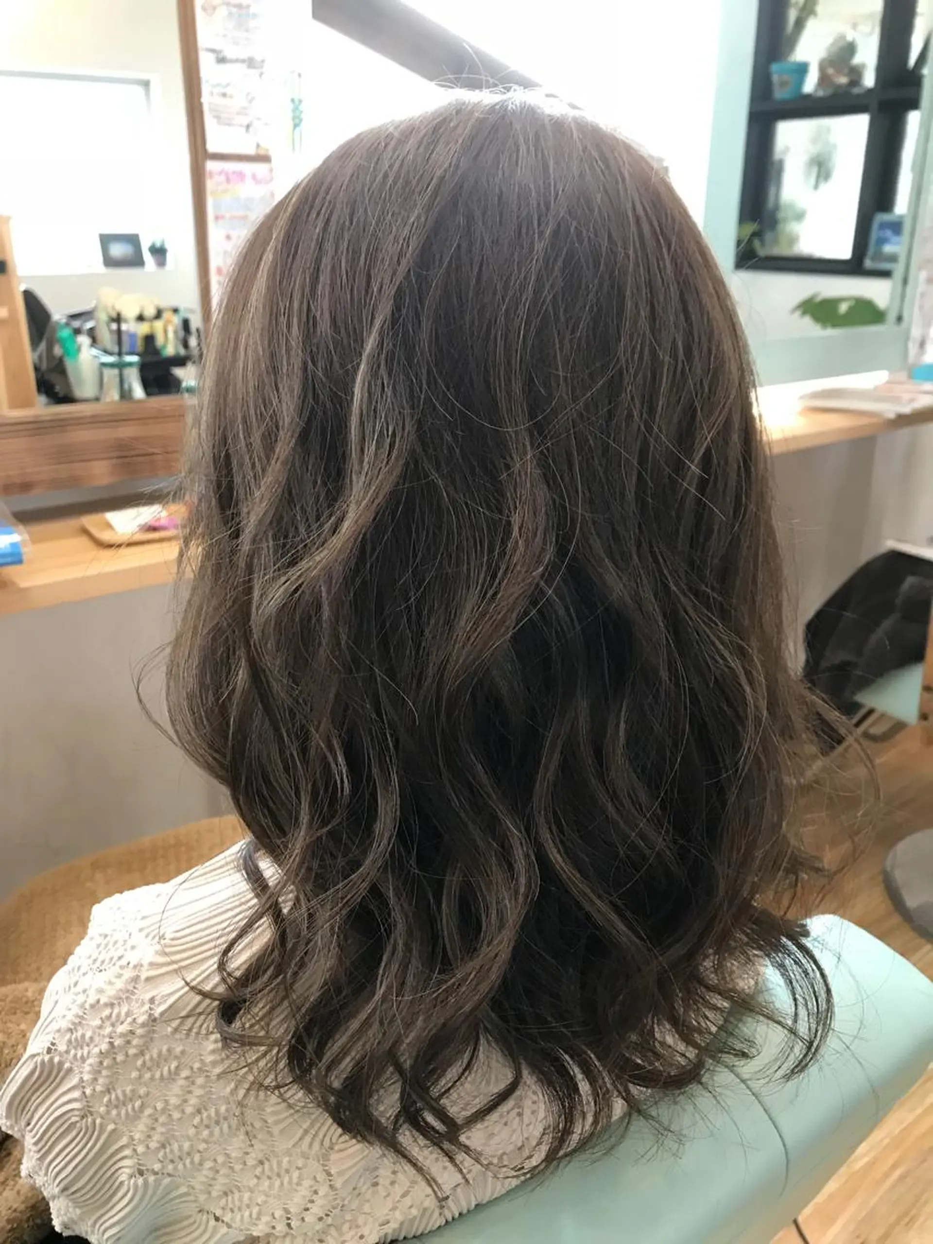 ミディアム カット ヘアカラー トリートメント LANI hair resortのヘアスタイル