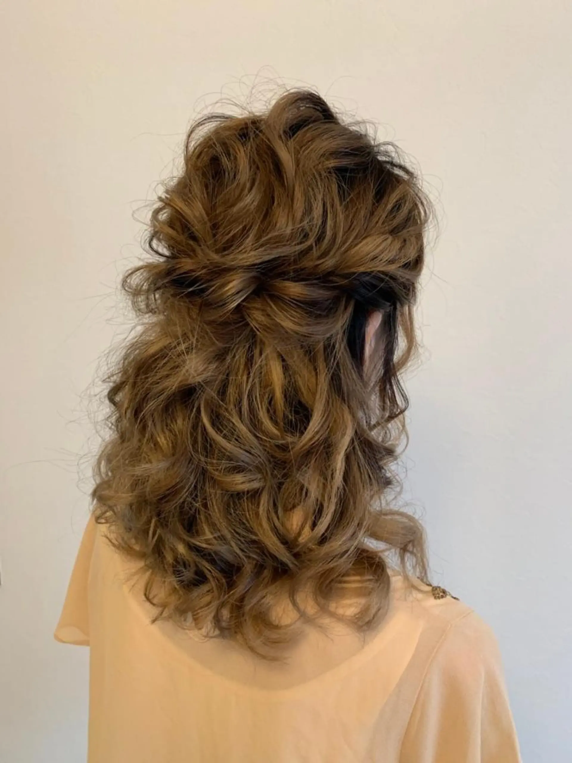 ミディアム ヘアアレンジ ハーフアップ 堀 和恵の眉毛・アイブロウイメージ