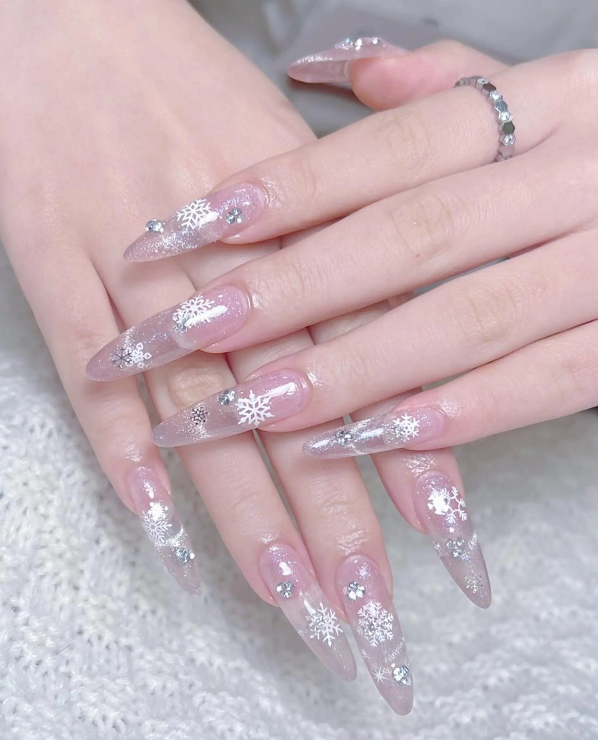 ネイル ハンドネイル Rainrain💧 パーツ豊富、やり放題のネイルデザイン