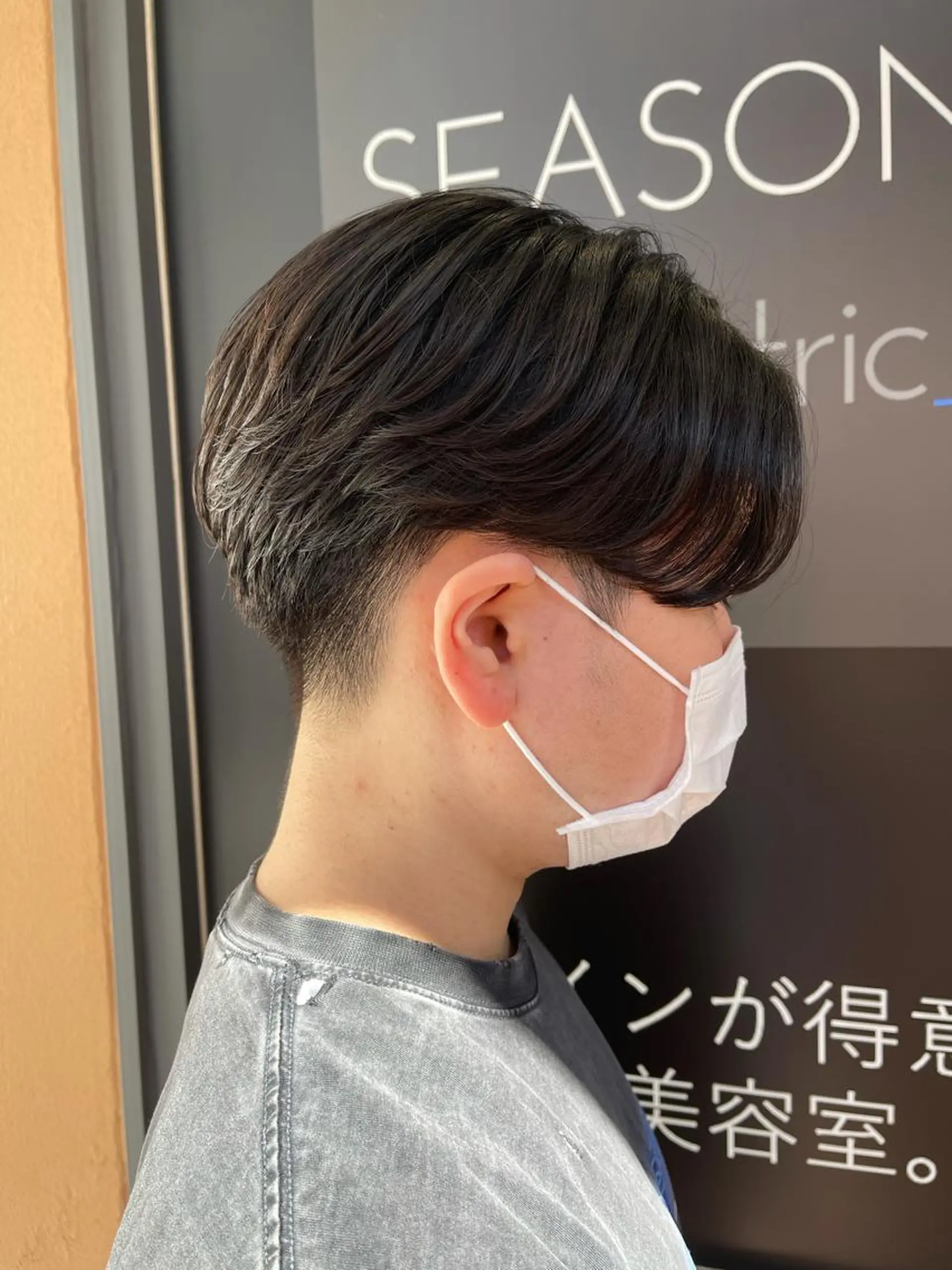 ショート パーマ メンズ センターパート カルマパーマ メンズ韓国風 メンズパーマ 韓国風ヘア カット ヘアセット 社内1メンズ担当✨ 毛流れパーマ鈴木瑛也のヘアスタイル