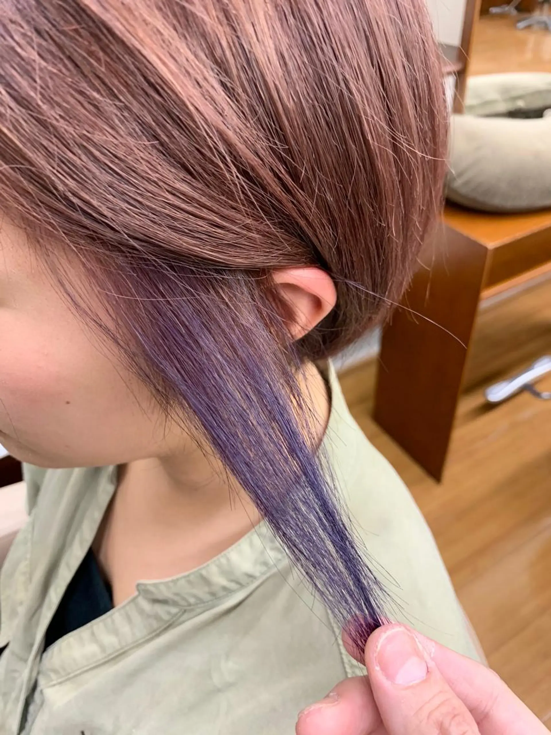 ショート カラー ベージュカラー インナーカラー ピンクカラー ピンクベージュ パープルカラー hair＆face  LOBEAUT所属・小笠原 一倫のヘアスタイル