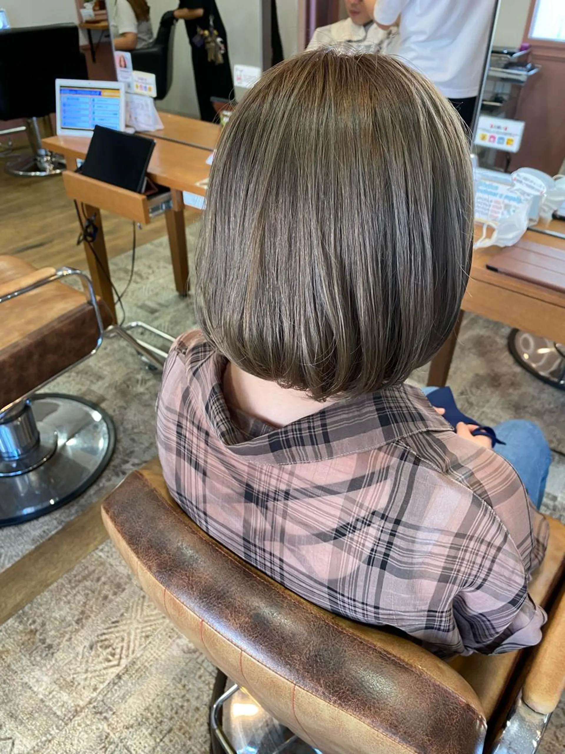 ショート カラー ベージュカラー ブリーチ ボブ Jill franc ＿ﾆｼｻｶ ｱﾔﾉのヘアスタイル