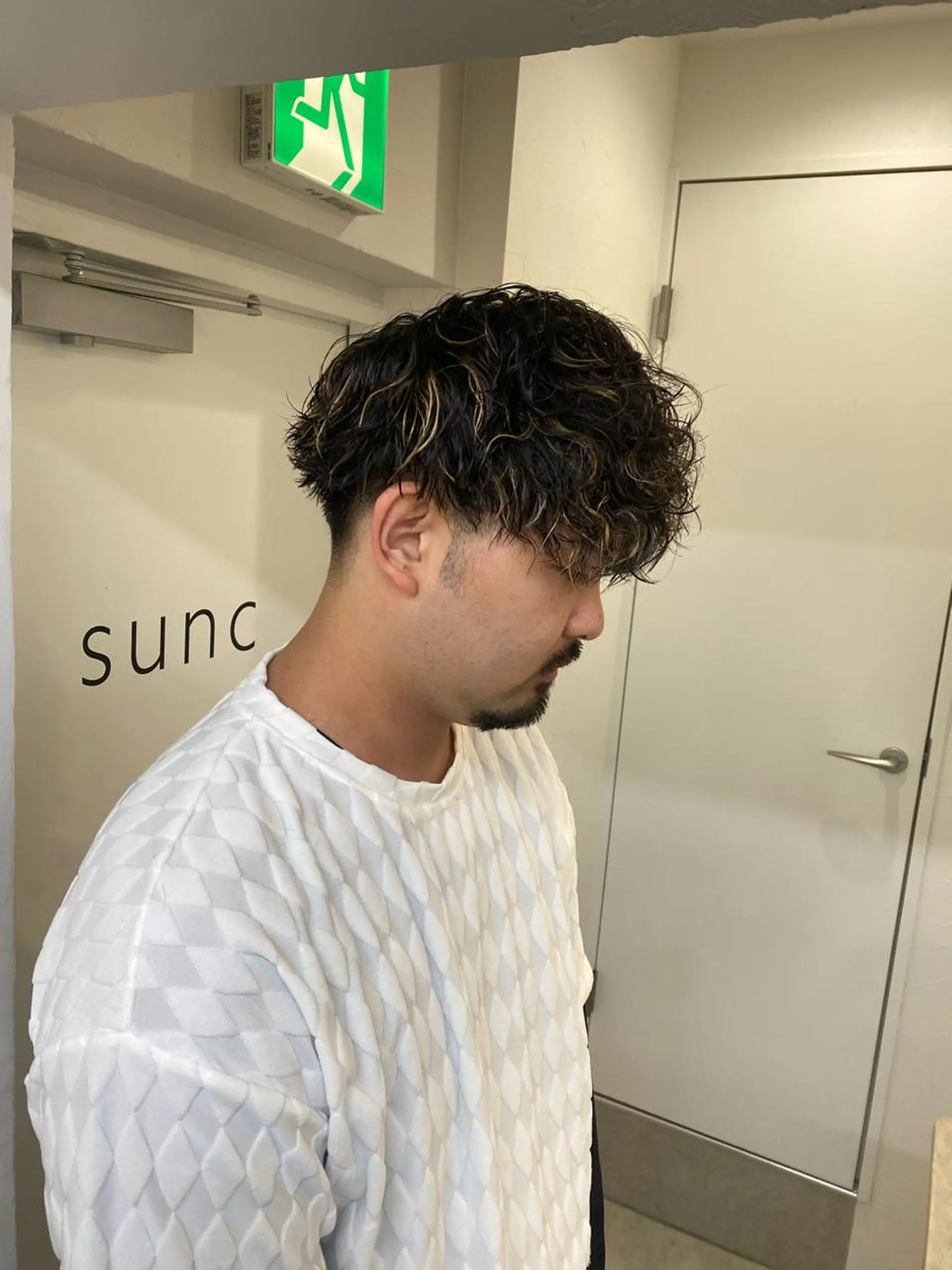 ショート カラー パーマ メンズ メンズブリーチ メンズハイトーン メンズウルフカット ブリーチ デザインカラー カット パーマ sunc所属・レイヤーカット ワンホンヘアそうたのヘアスタイル