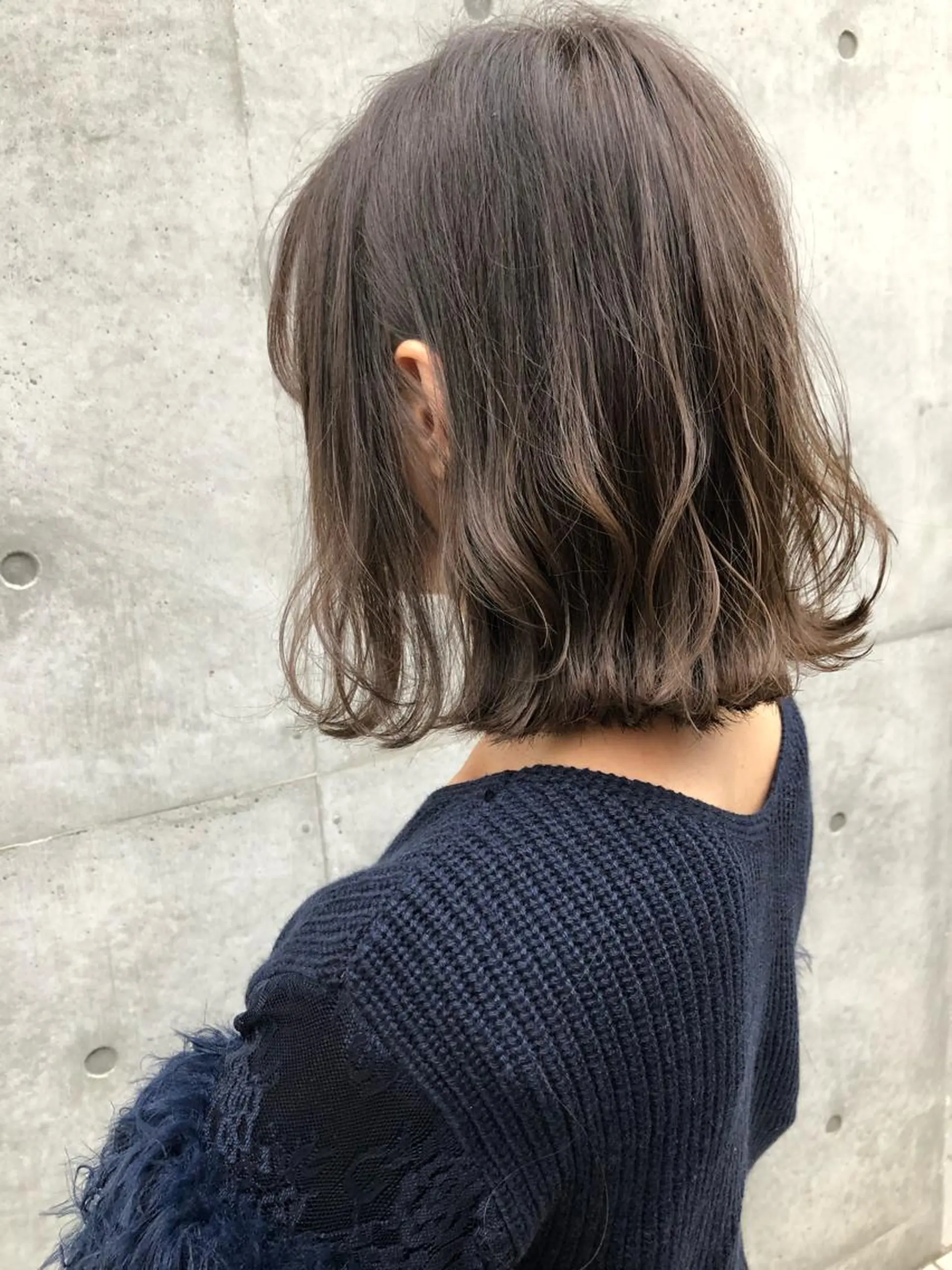 ミディアム カラー THE DAY所属・AKI HASHIMOTOのヘアスタイル