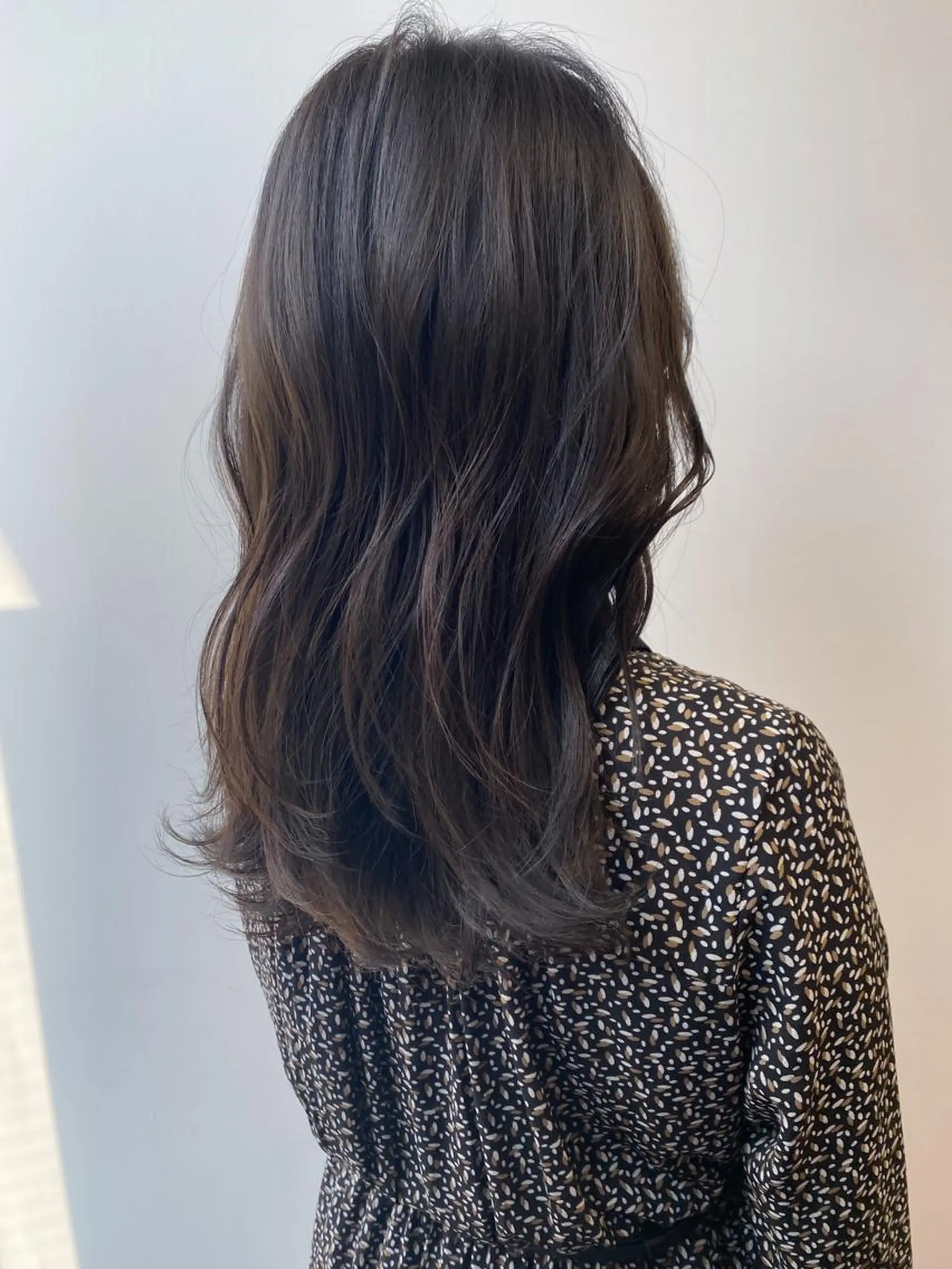 セミロング カラー THE DAY所属・AKI HASHIMOTOのヘアスタイル