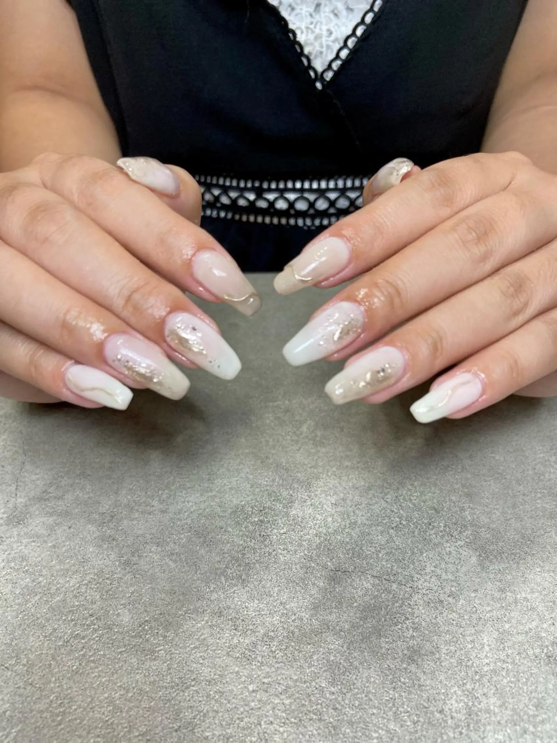 ネイル ラメ(グリッター) ロングネイル ミラーネイル ニュアンスネイル ホワイト salon de oct.のネイルデザイン