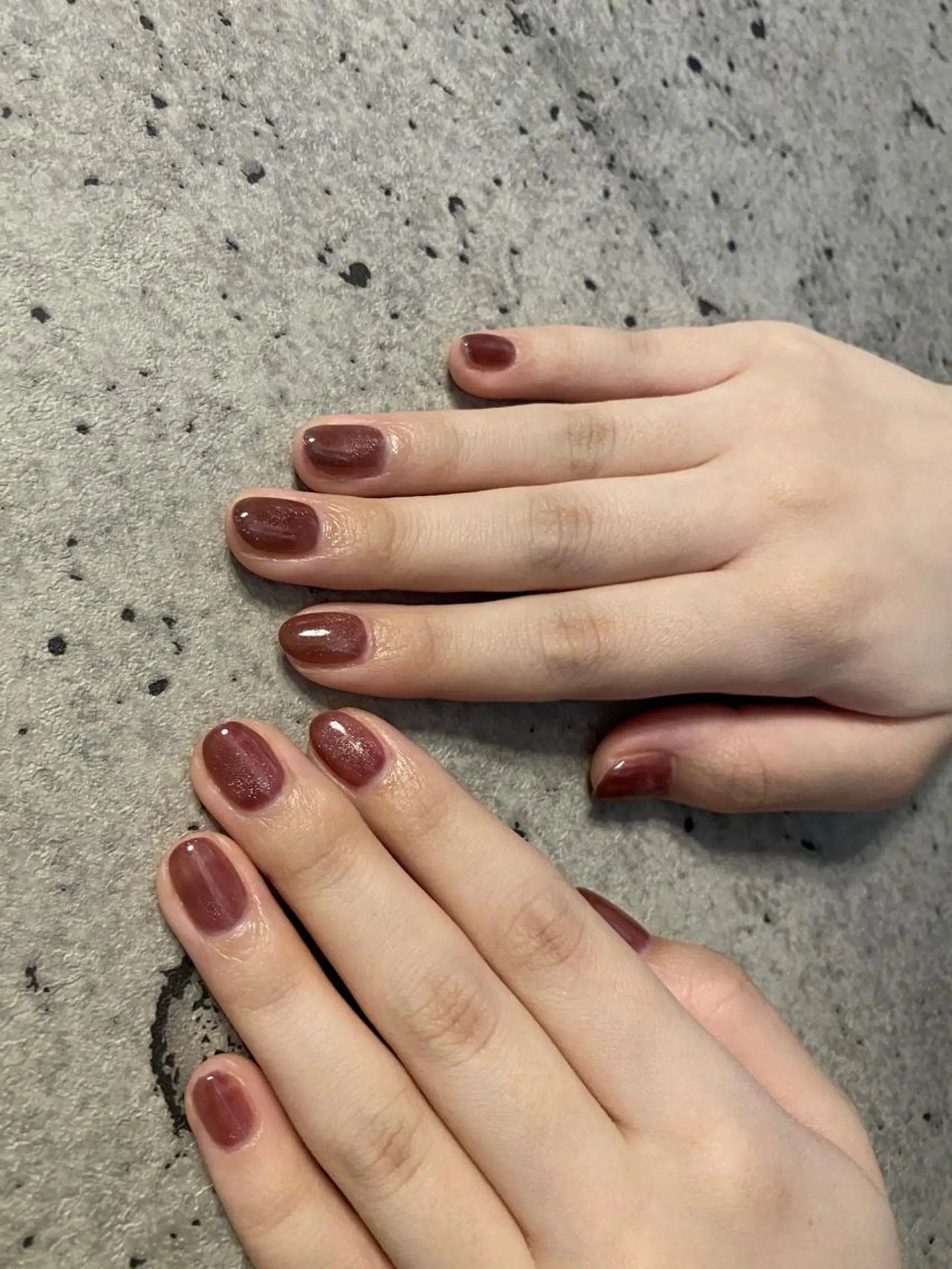 ネイル マグネットネイル 赤色 ハンドネイル Meviy所属・Meviy （メヴィー）のマツエク・マツパデザイン