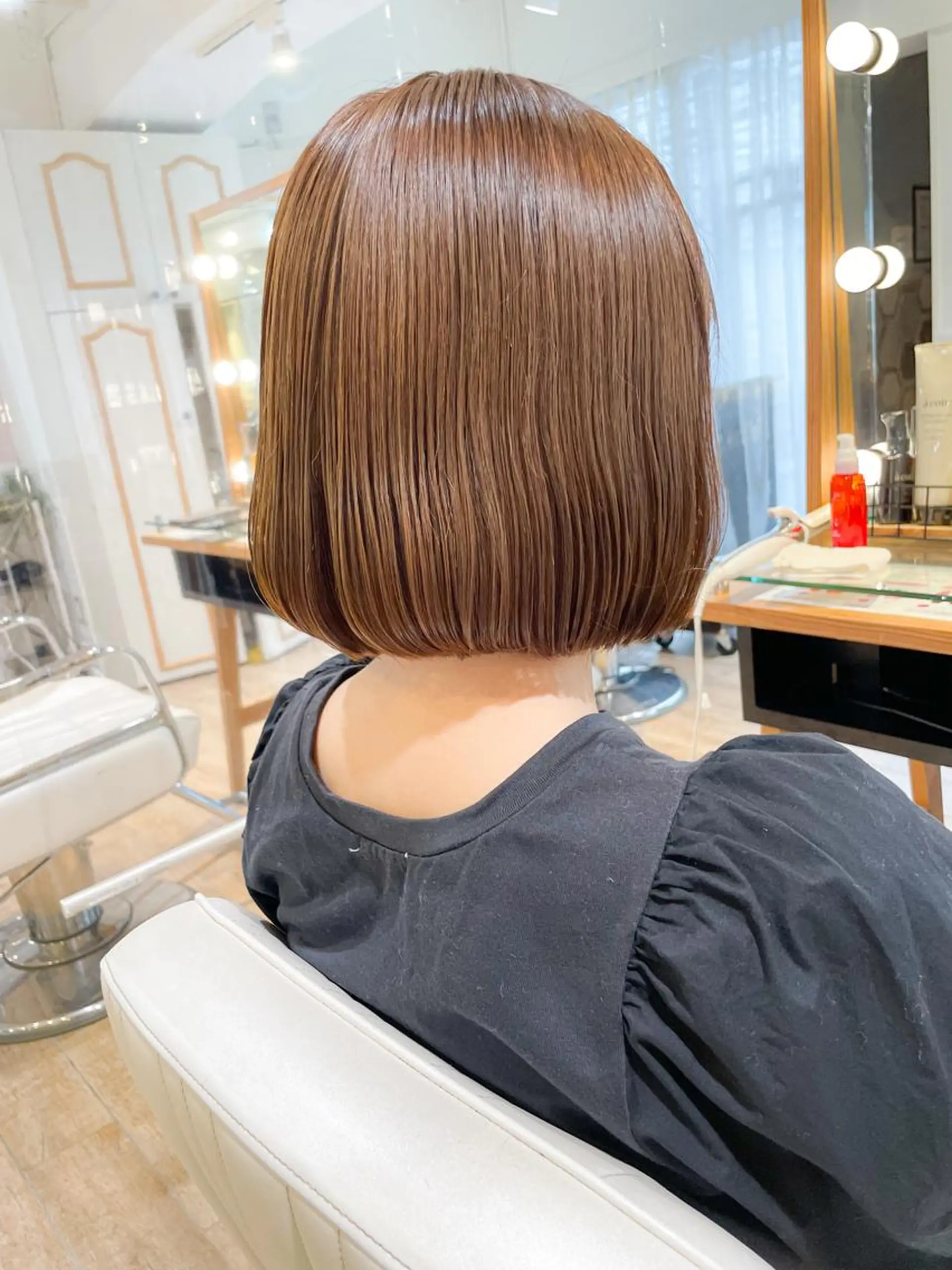 ショート カラー ベージュカラー ハイトーンカラー ハイトーンベージュ ボブ カット ヘアカラー ✨カラー支持No.1 🧸ワキ カナコ🧸のヘアスタイル
