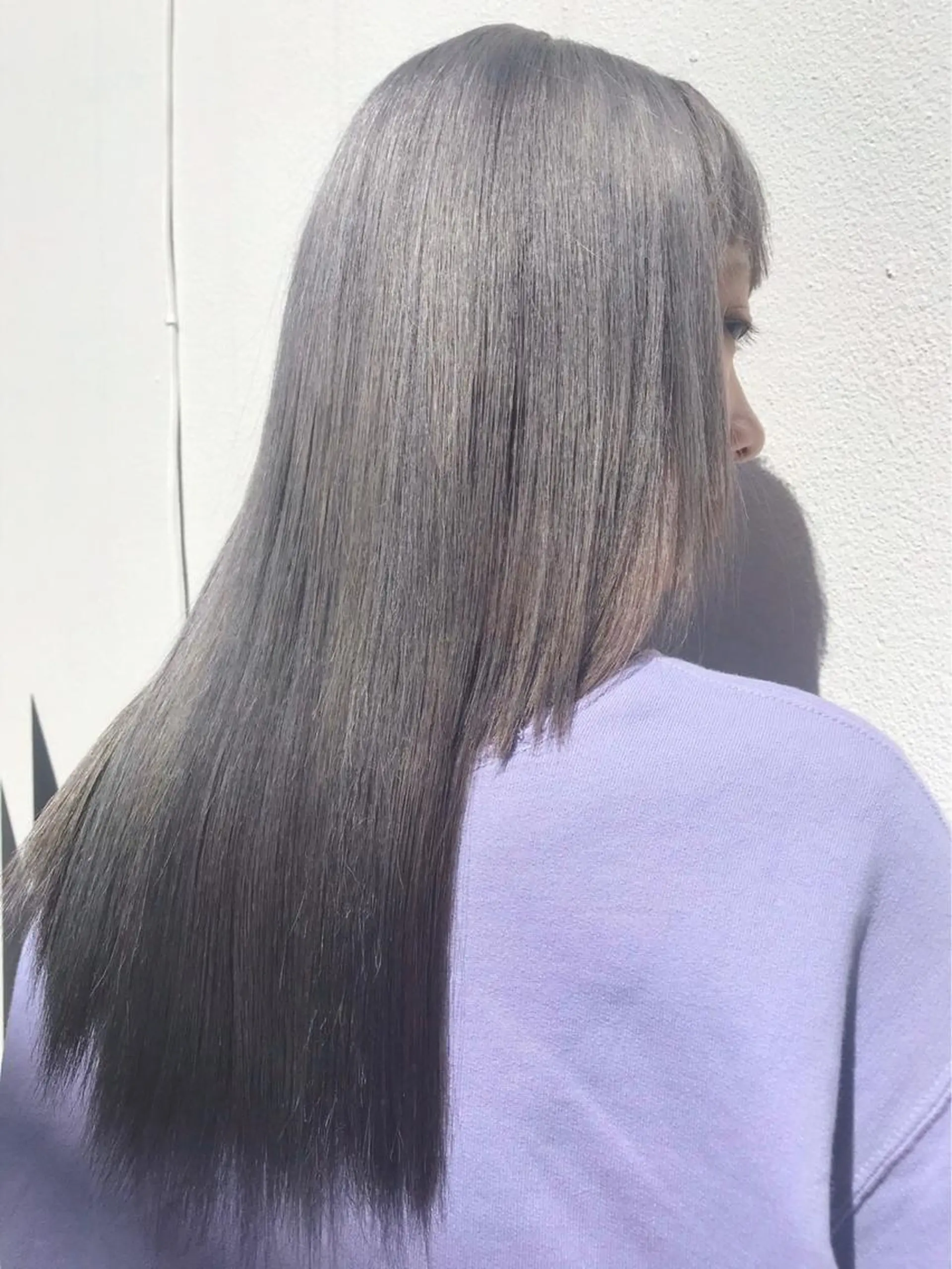 ロング カラー アッシュ シルバー シルバーアッシュ 藤井 貴美子のヘアスタイル