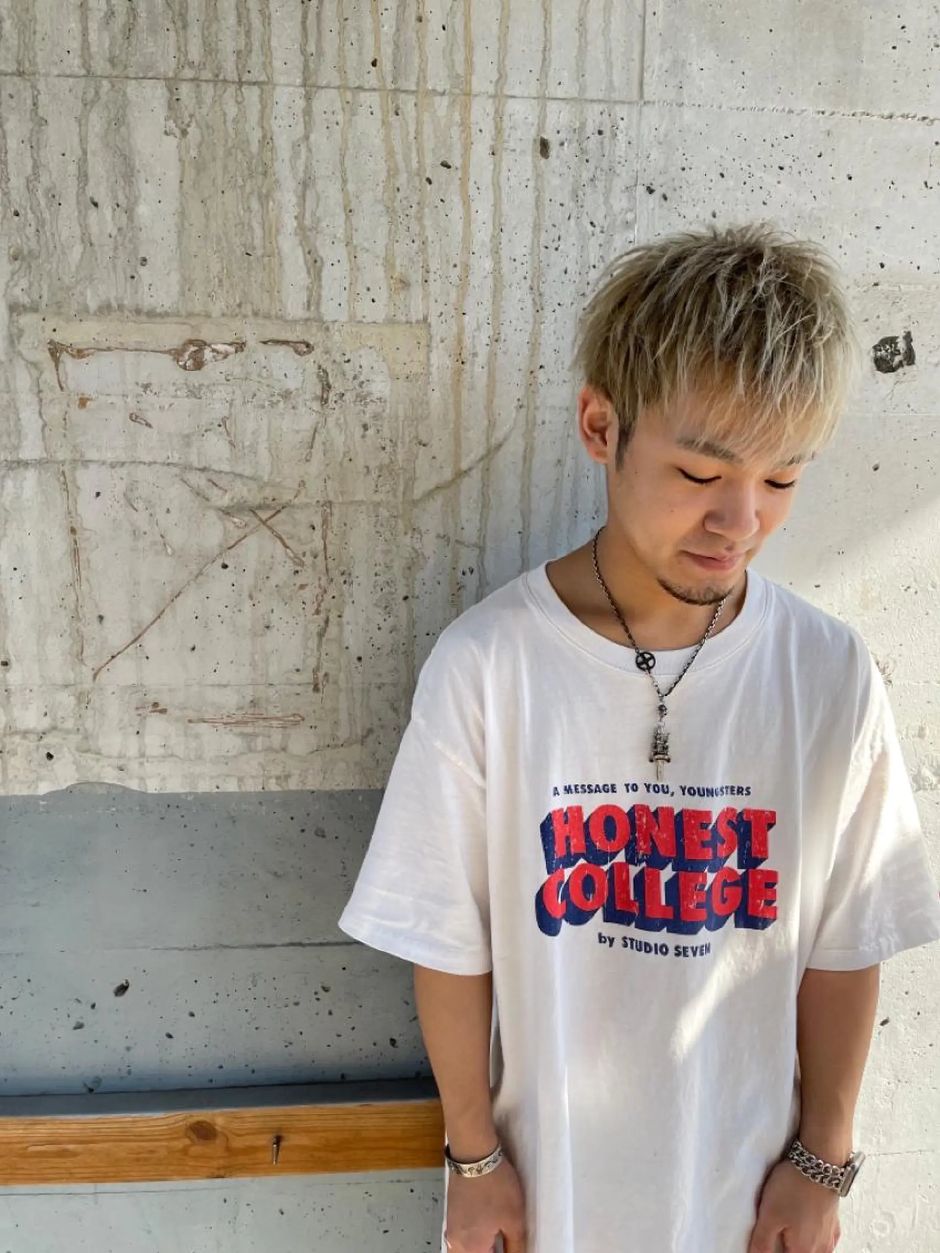 メンズ メンズバレイヤージュ メンズブリーチ センターパート フェードカット メンズハイライト エリアNo.1人気✨ ブリッツレボルト☘️のヘアスタイル