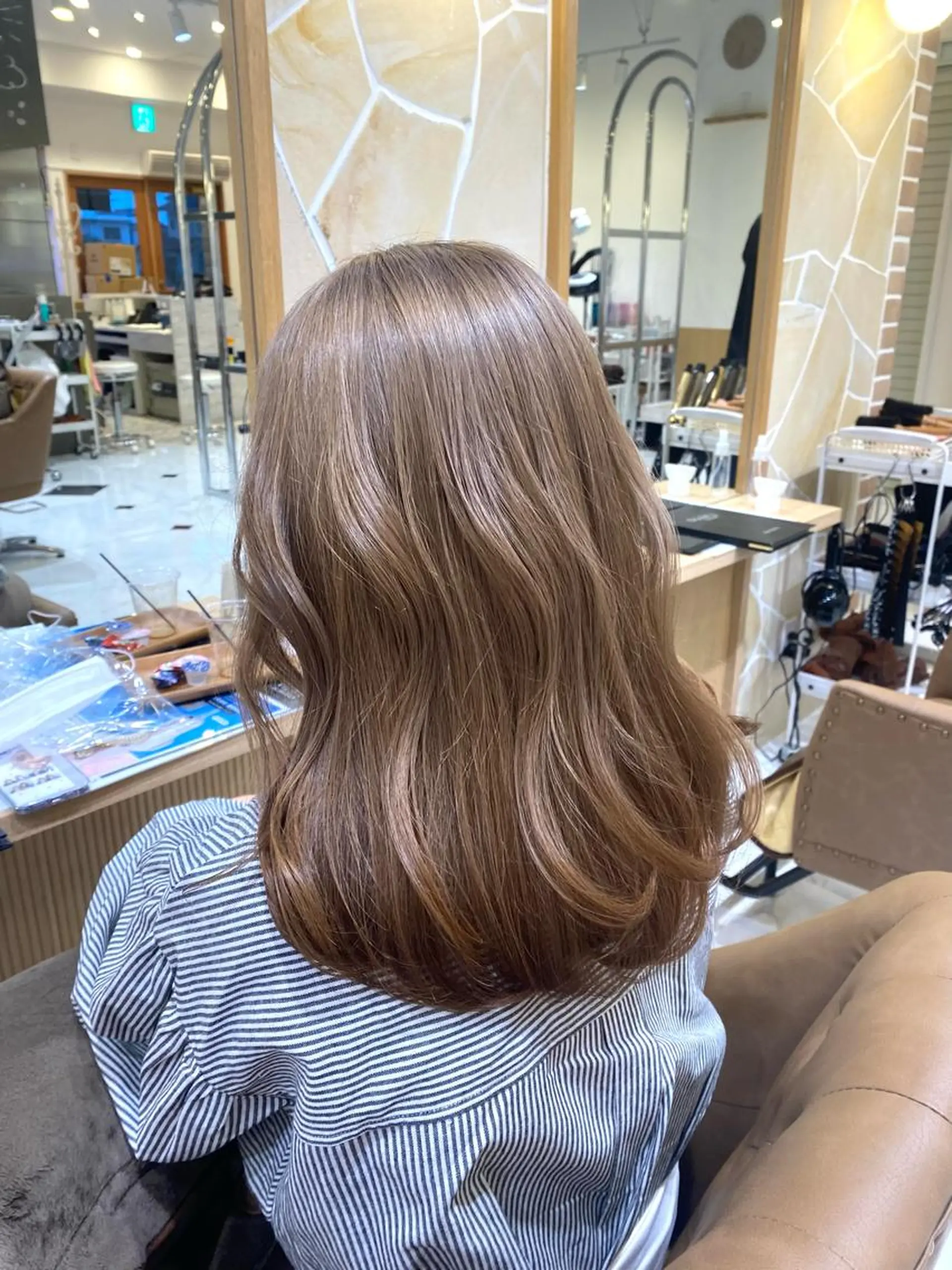 カラー ベージュカラー ミルクティーベージュ カット ヘアカラー 坂井 茅聖のヘアスタイル
