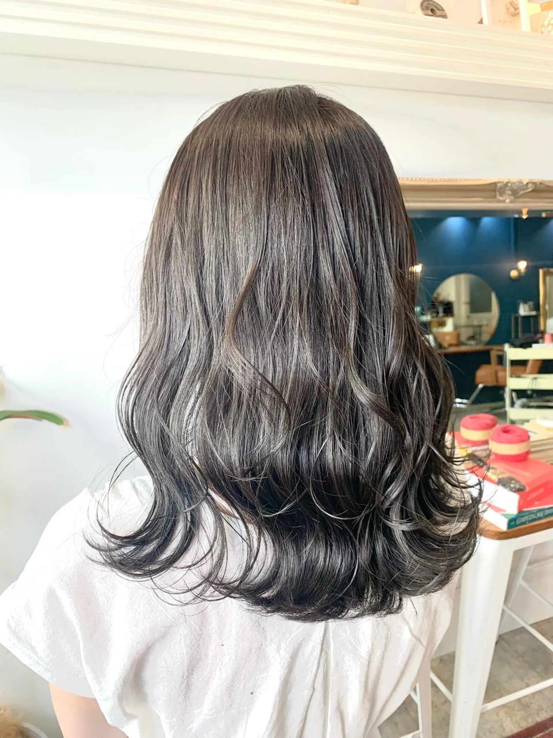 セミロング アッシュ ヘアカラー トリートメント ヘッドスパ ヘアセット 山口 竣也のヘアスタイル