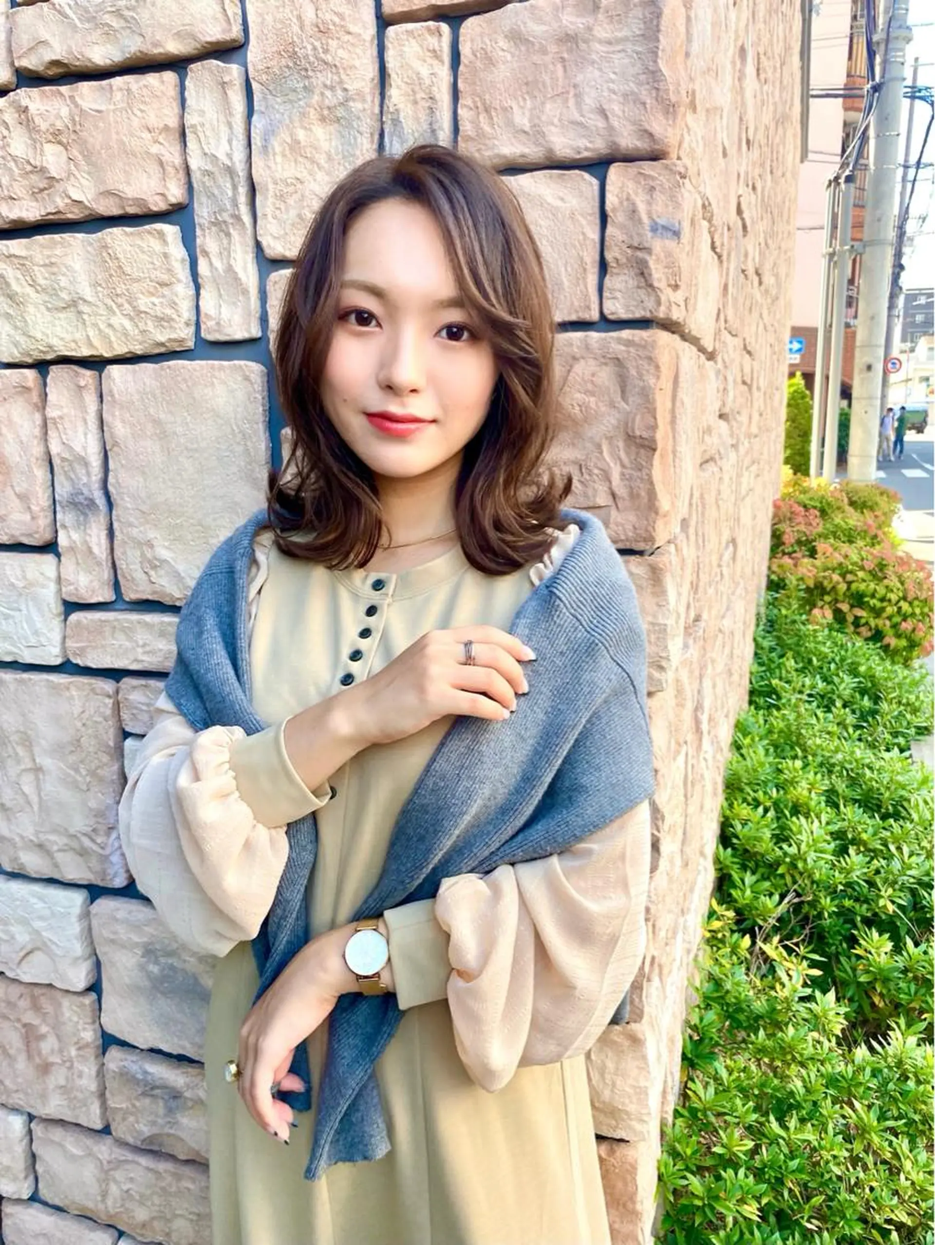 ミディアム カラー パーマ ヘアアレンジ コテ巻き風パーマ 韓国風パーマ　無重力のヘアスタイル