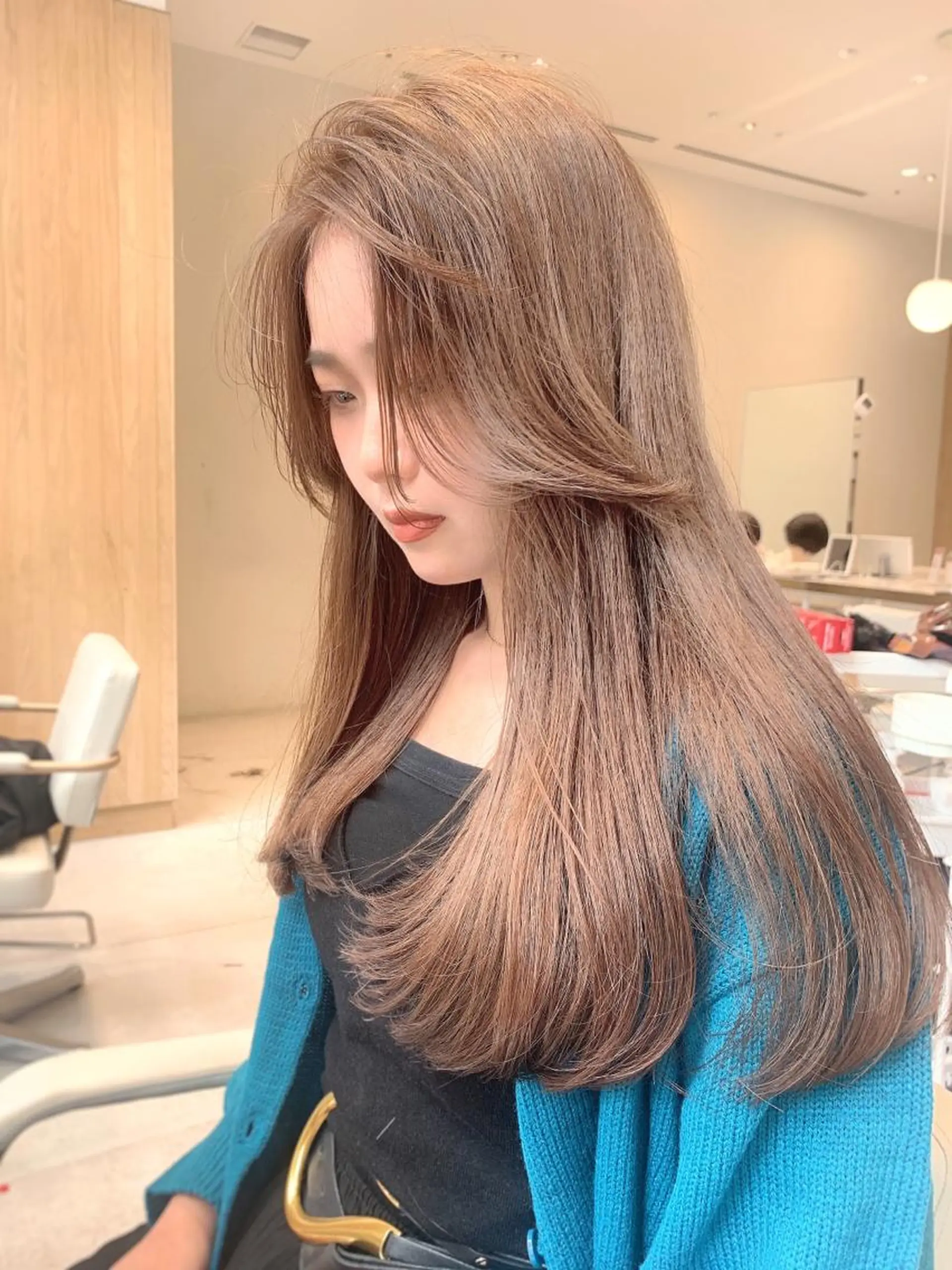 ロング カラー 切りっぱなしボブ ブリーチ グレージュ イルミナカラー インナーカラー カット ヘアカラー トリートメント レイヤー専門家 ダブルカラー修のヘアスタイル