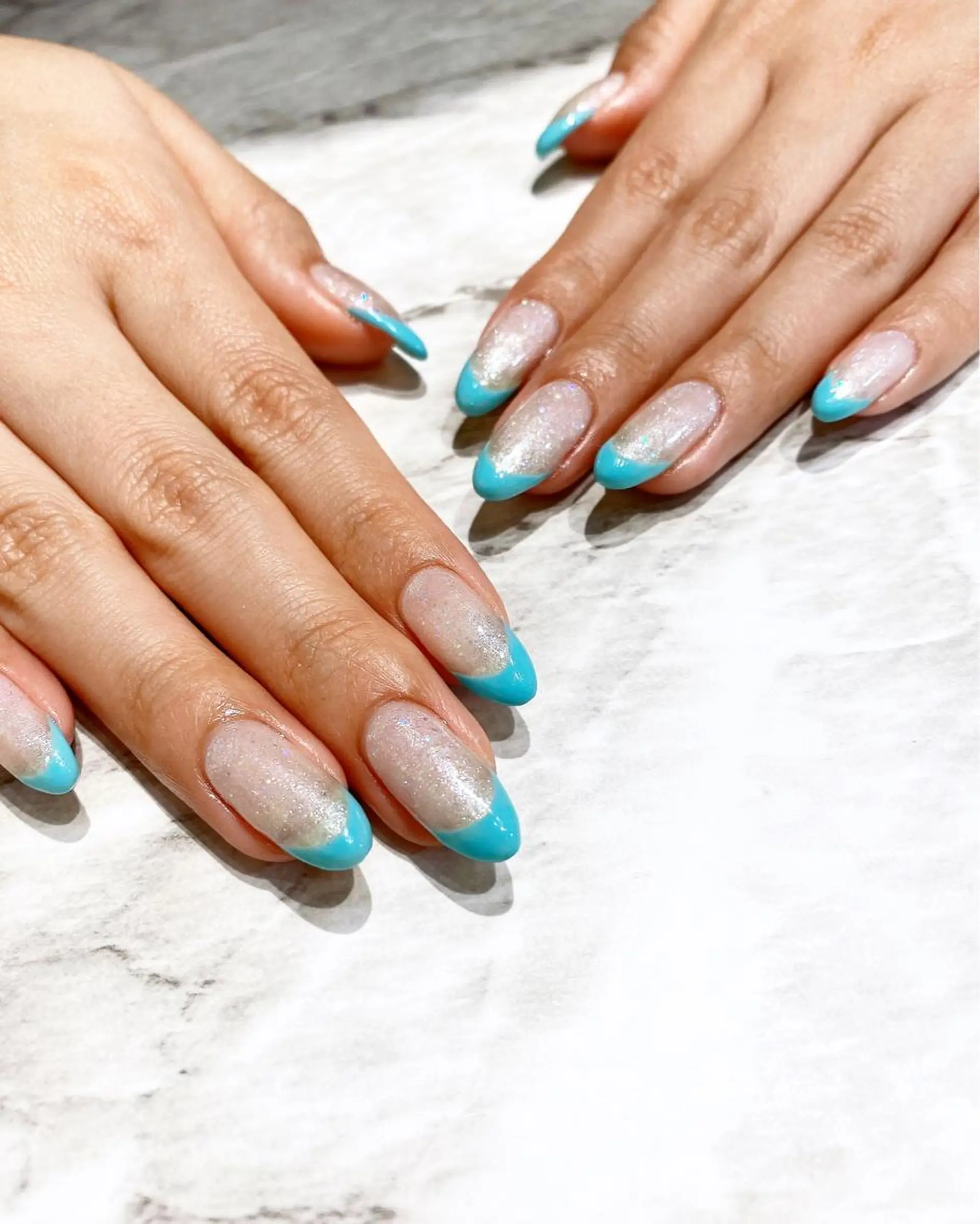 ネイル ブルー フレンチネイル キラキラネイル ラメ(グリッター) ハンドネイル フットネイル ハンドケア nail salon  AlgeTy所属・✴︎:.｡. MAKI.｡.:✴︎のネイルデザイン