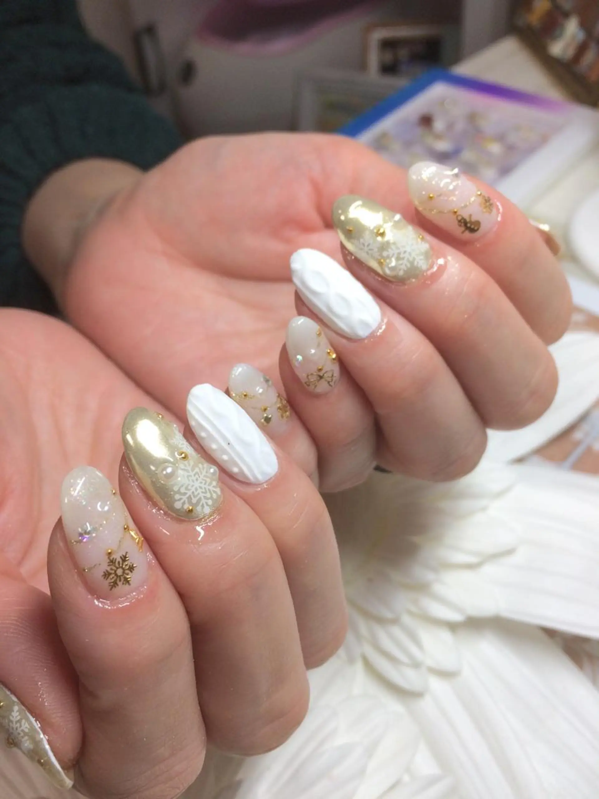 ネイル ゴールド ミラーネイル 冬ネイル ハンドネイル Nailsalon E's cafeのネイルデザイン