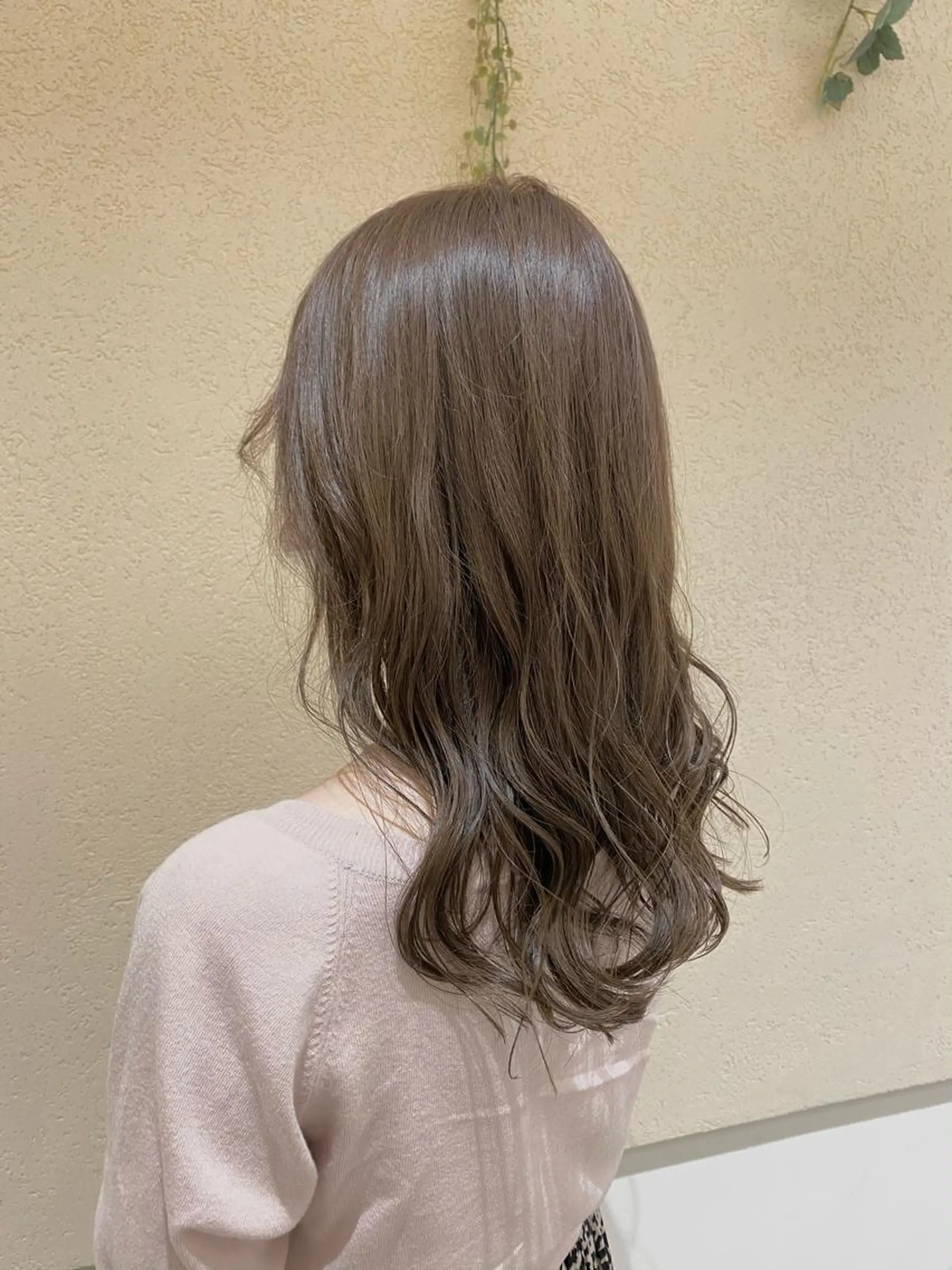 セミロング 新宿スペインカール ヨモギダのヘアスタイル
