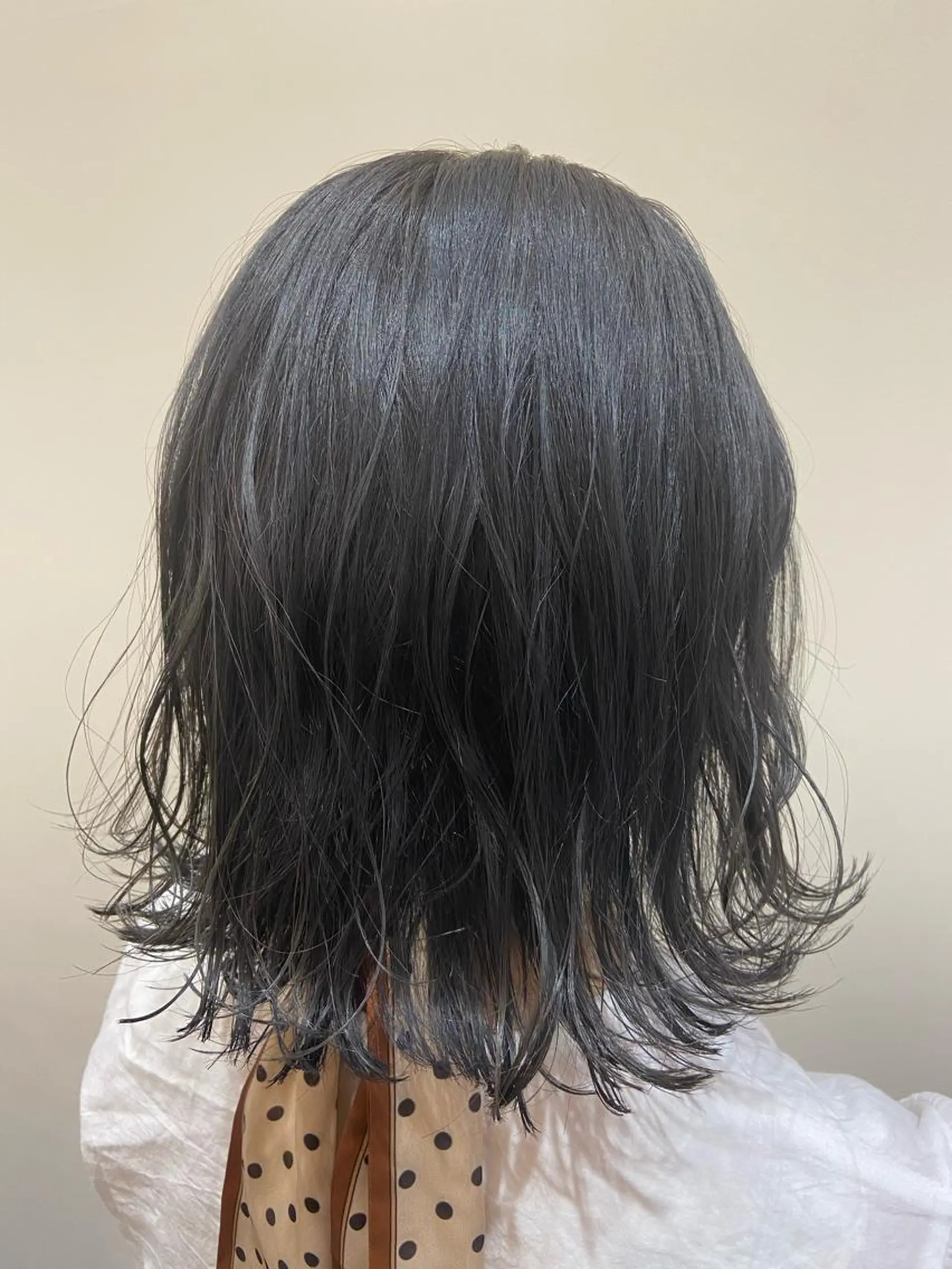 ミディアム カラー アッシュ ブルーカラー ブルーアッシュ 透明感カラー カット ヘアカラー トリートメント Amour なぐらのヘアスタイル