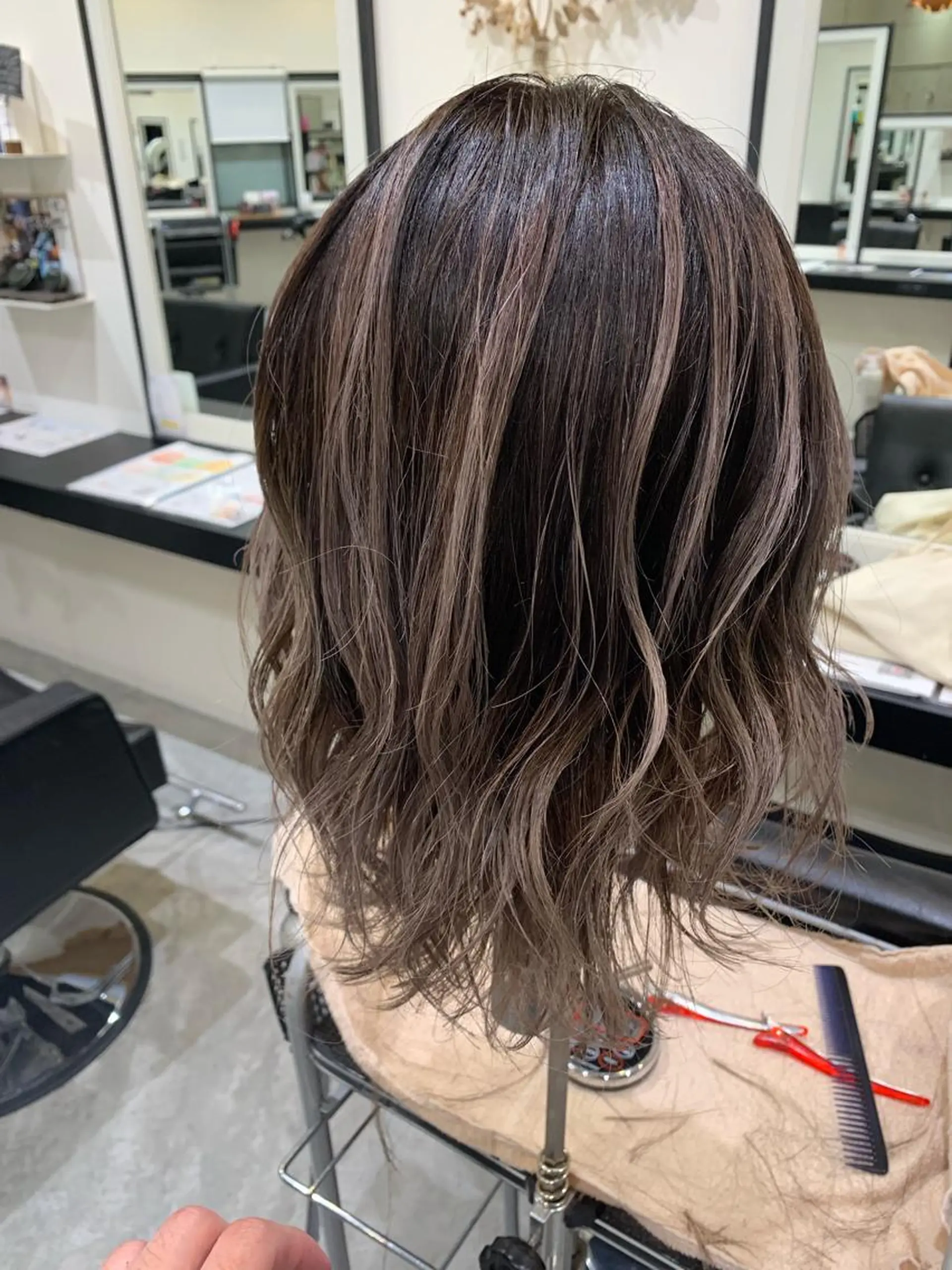 カラー バレイヤージュ デザインカラー カット ヘアカラー 喜友名 泉樹のヘアスタイル