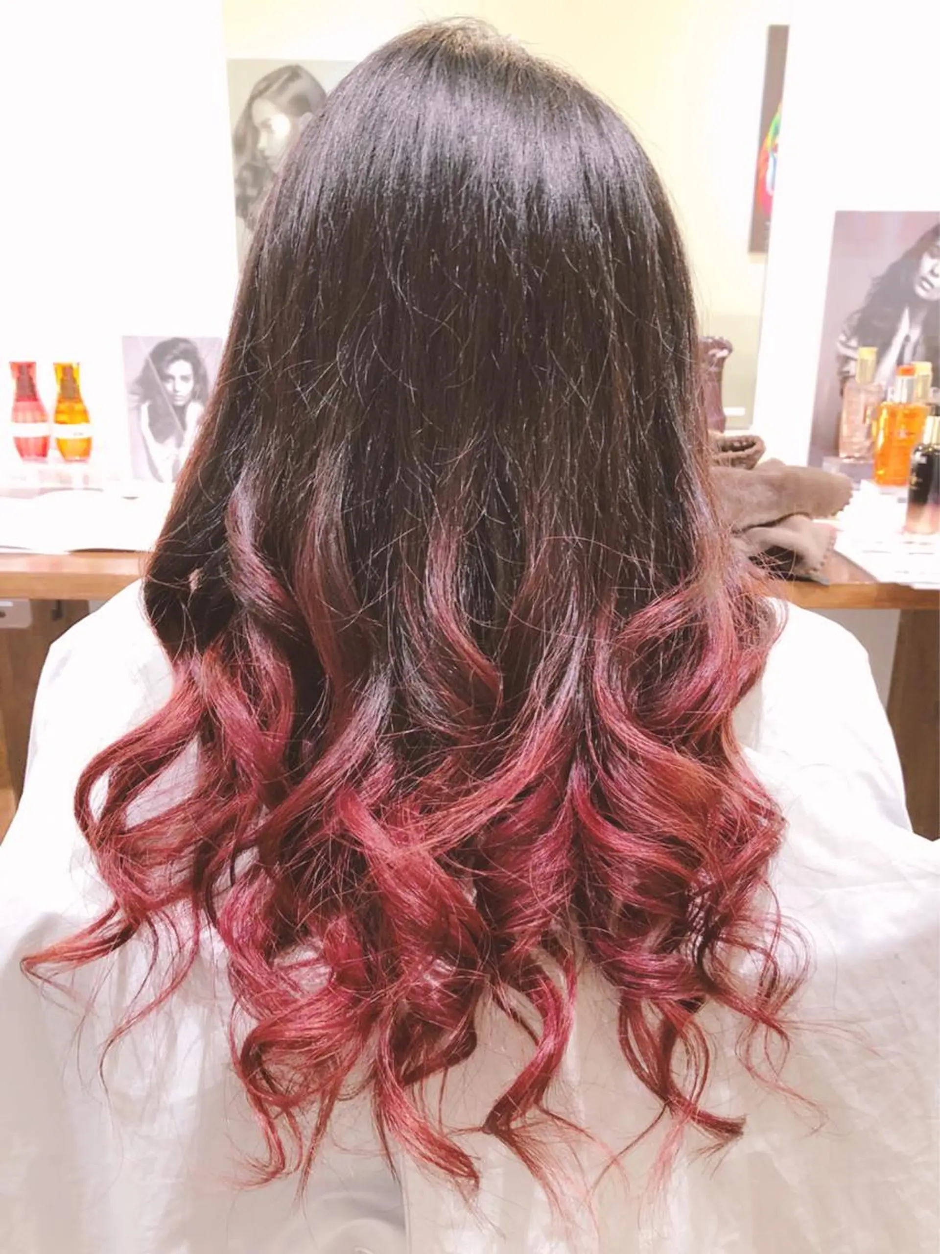 カラー グラデーションカラー ピンクカラー オカダ サヤカのヘアスタイル
