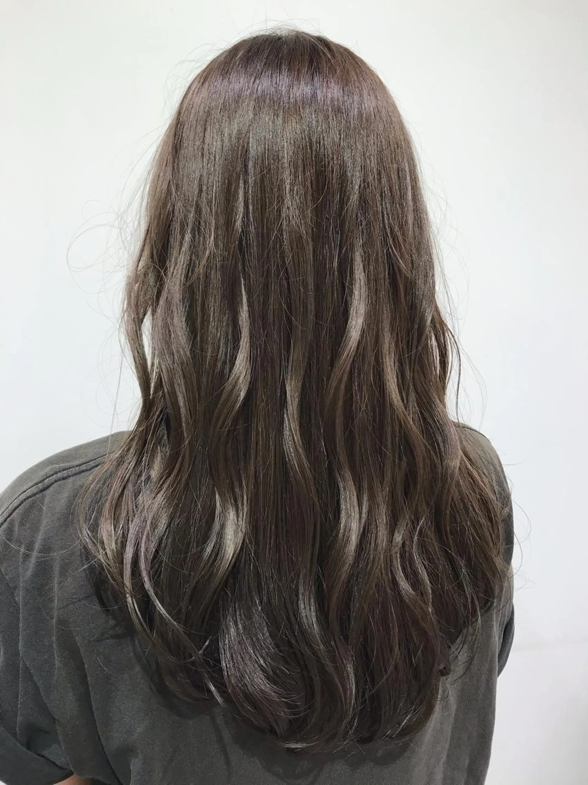 ロング カラー 透明感カラー グレージュ イルミナカラー オリーブグレージュ オリーブグレー カット ヘアカラー トリートメント 暖色カラー💜 中山由梨のヘアスタイル