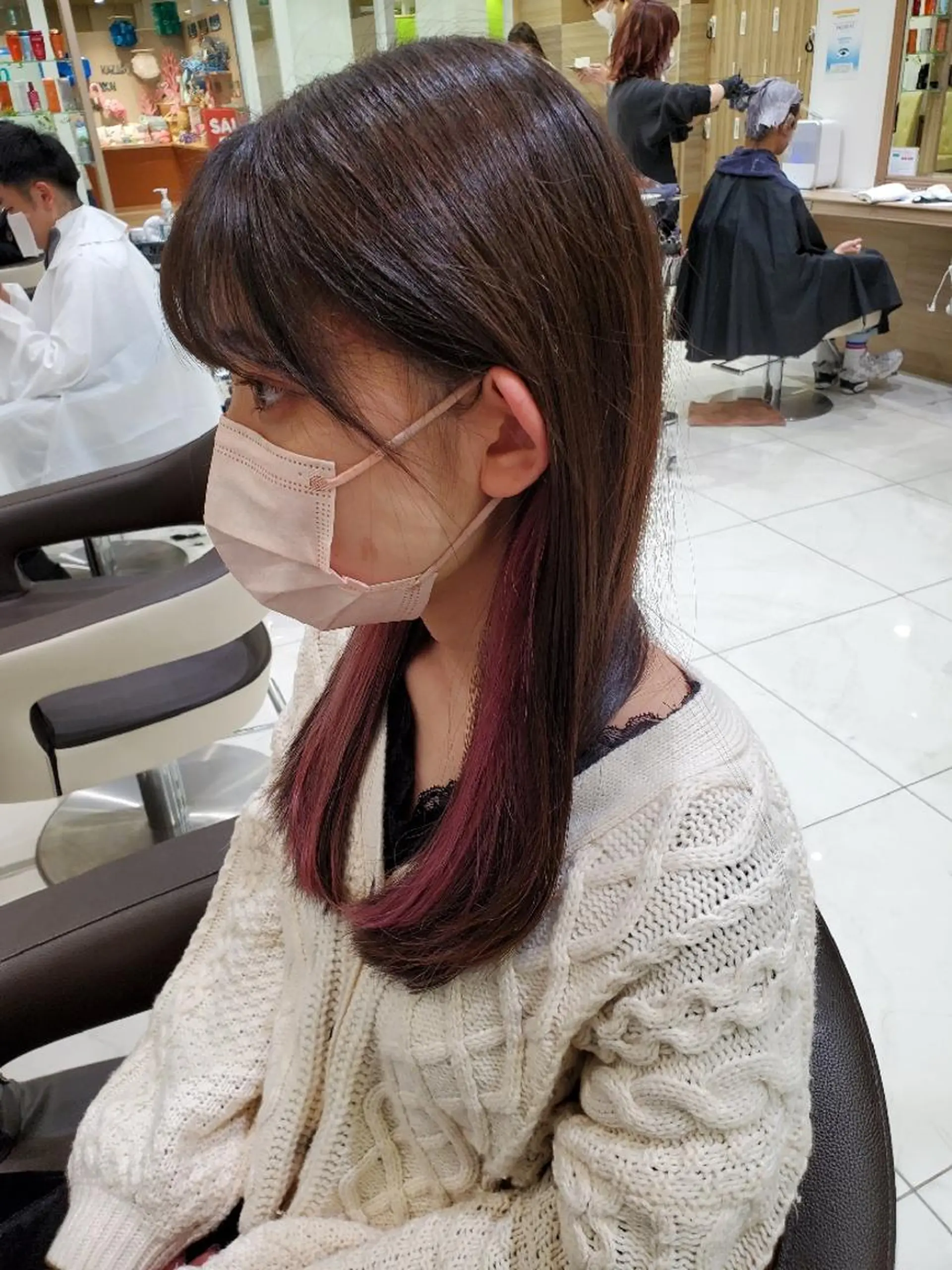 セミロング カラー ブリーチ イヤリングカラー グレージュ ピンクカラー 髪質改善 中村 和貴のヘアスタイル