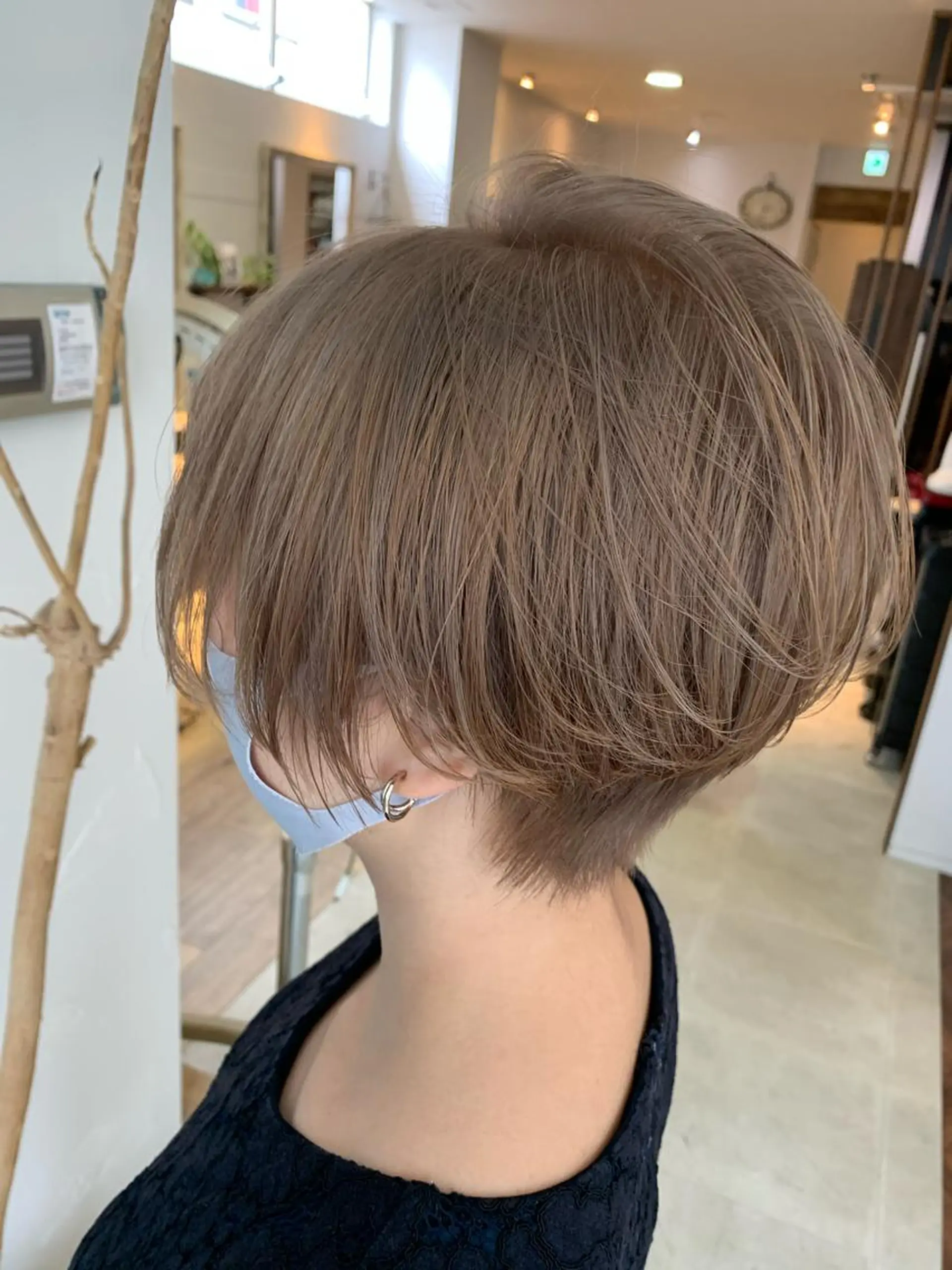 ショート カラー ベージュカラー ミルクティーベージュ 船津武俊 フナツタケトシのヘアスタイル