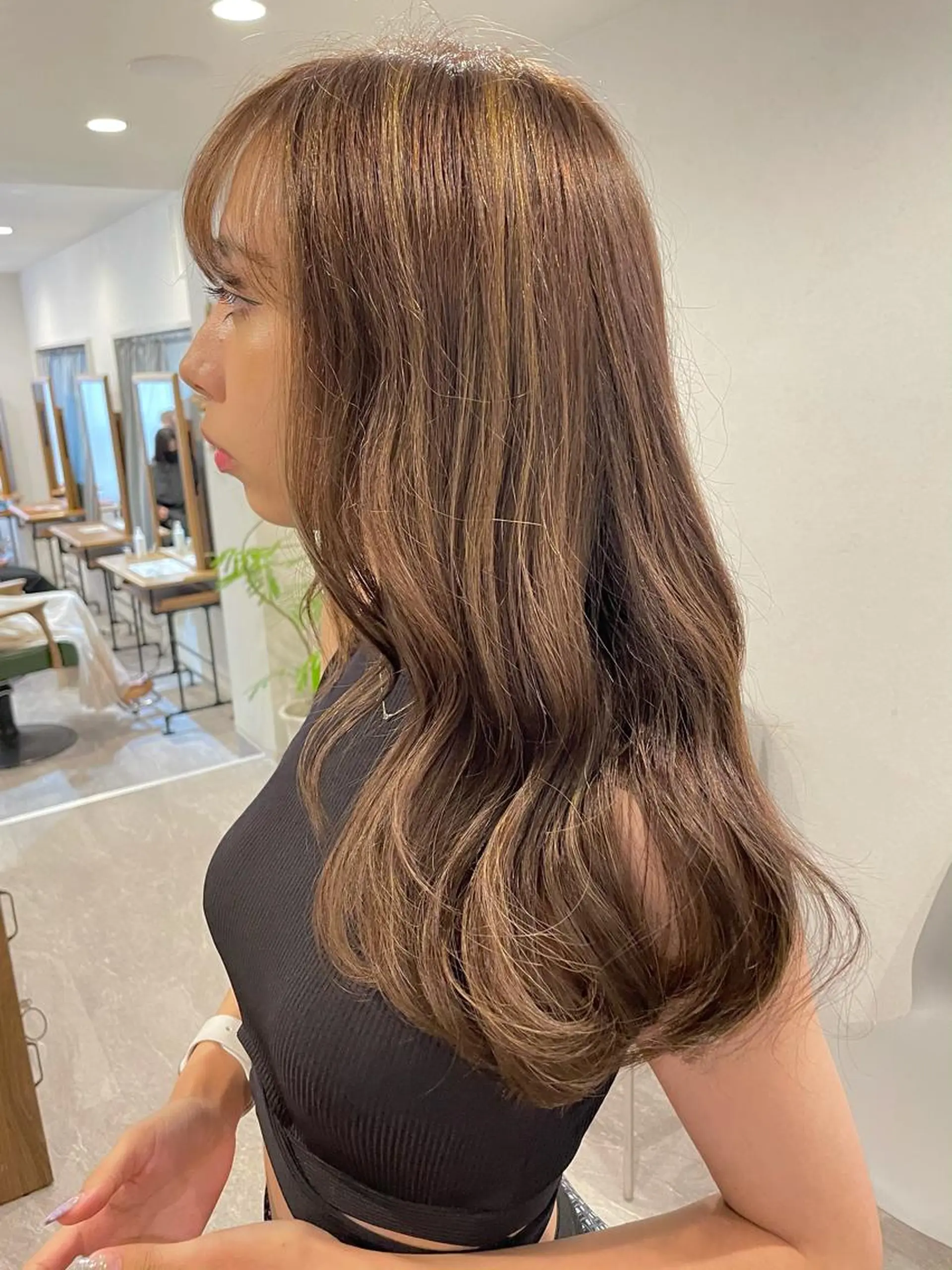 ロング カラー ブリーチ ケアブリーチ ハイライトカラー イルミナカラー ハイライト 安藤 佑衣のヘアスタイル