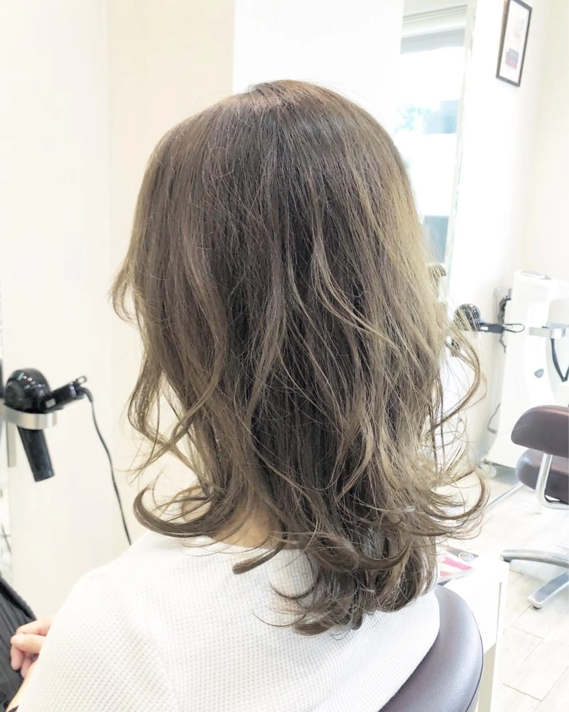 ミディアム カラー アディクシーカラー アッシュ ブリーチ ダブルカラー ハイライトカラー カット ヘアカラー トリートメント XES-TA所属・中村 よしひでのヘアスタイル
