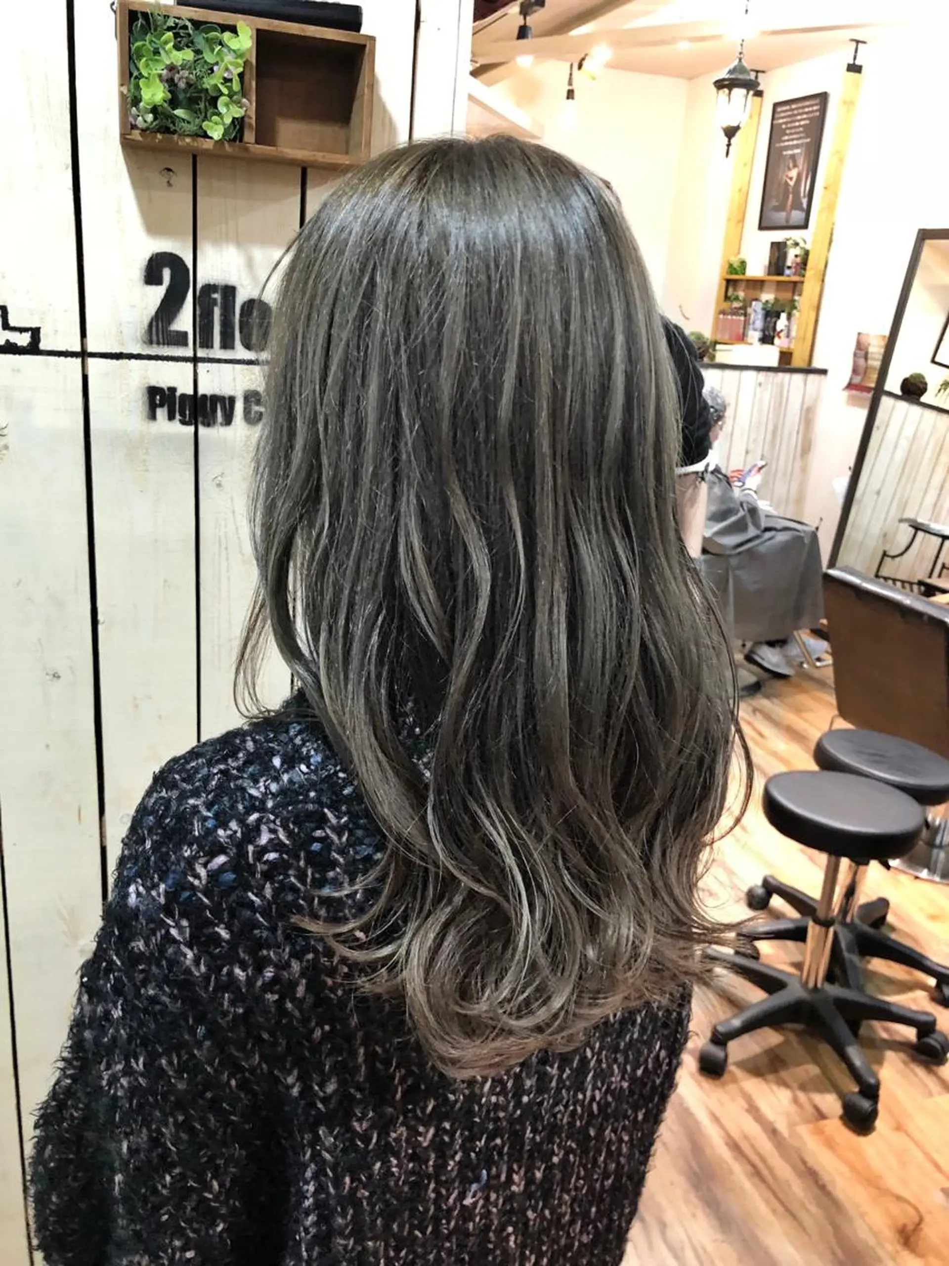 ロング カラー room405所属・taishi taishiのヘアスタイル