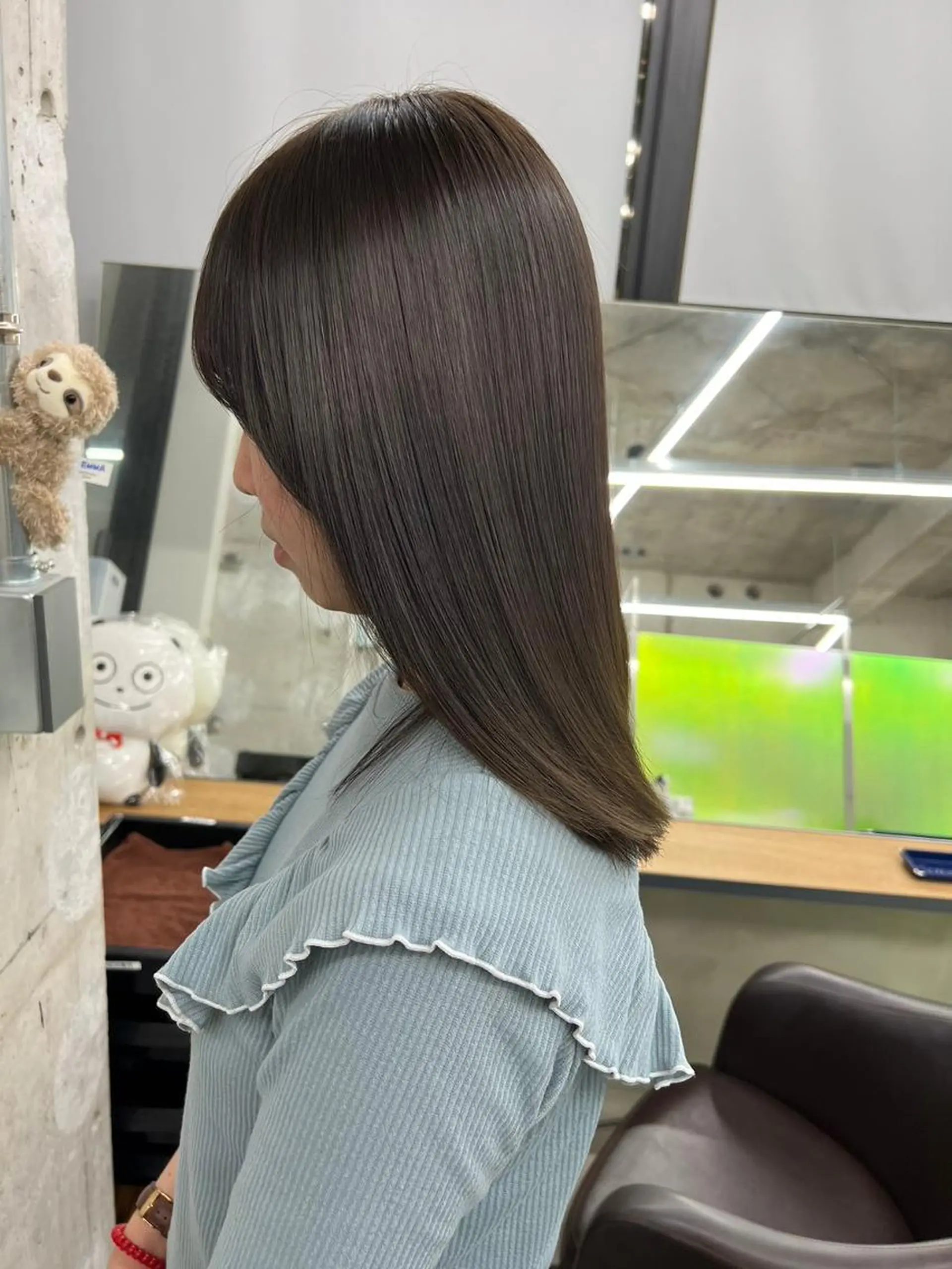 カラー パーマ ヘアアレンジ ミディアム ミディアムパーマ ベージュカラー ブリーチ ケアカラー イヤリングカラー カット ヘアカラー トリートメント ヘアケア特化型サロン newi 京橋のヘアスタイル