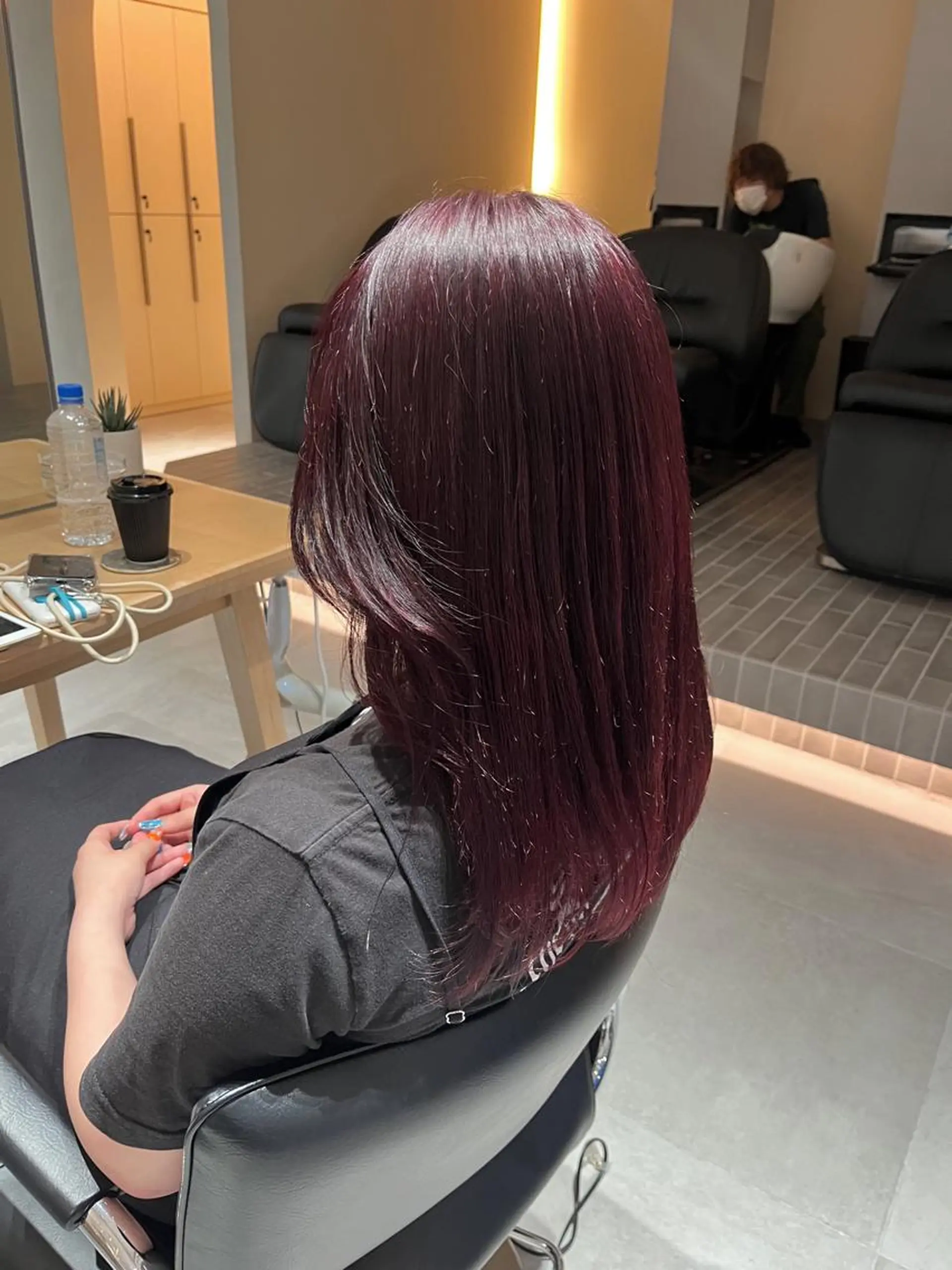 セミロング カラー レッドカラー ナミ🩶暗髪/暖色 ❤️/透明感/縮毛のヘアスタイル