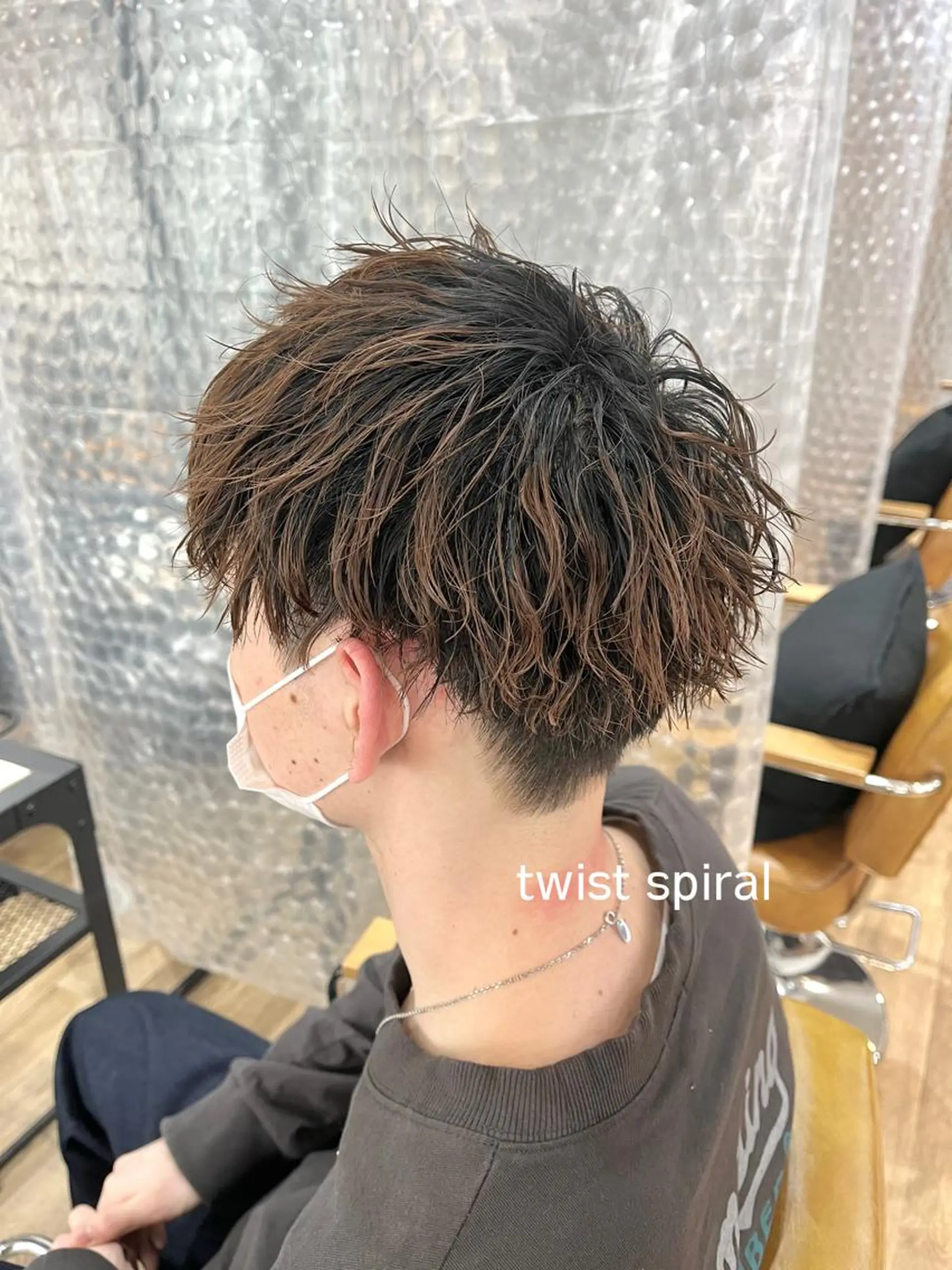 ショート パーマ メンズ メンズブリーチ センターパート フェードカット マッシュ メンズパーマ カット メンズカット/パーマ Yoshiのヘアスタイル