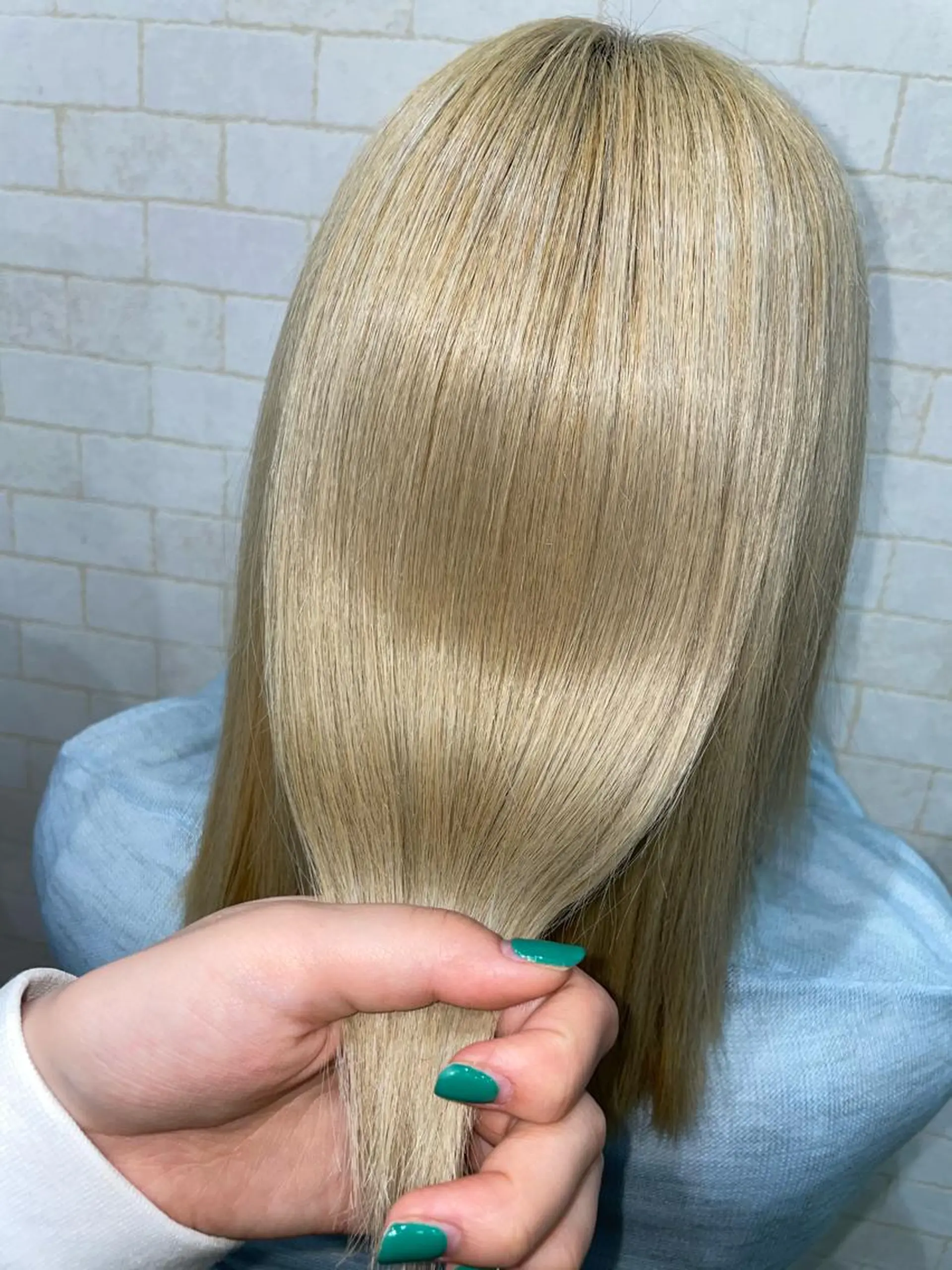 ミディアム 透け感ベージュ /ミハルのヘアスタイル