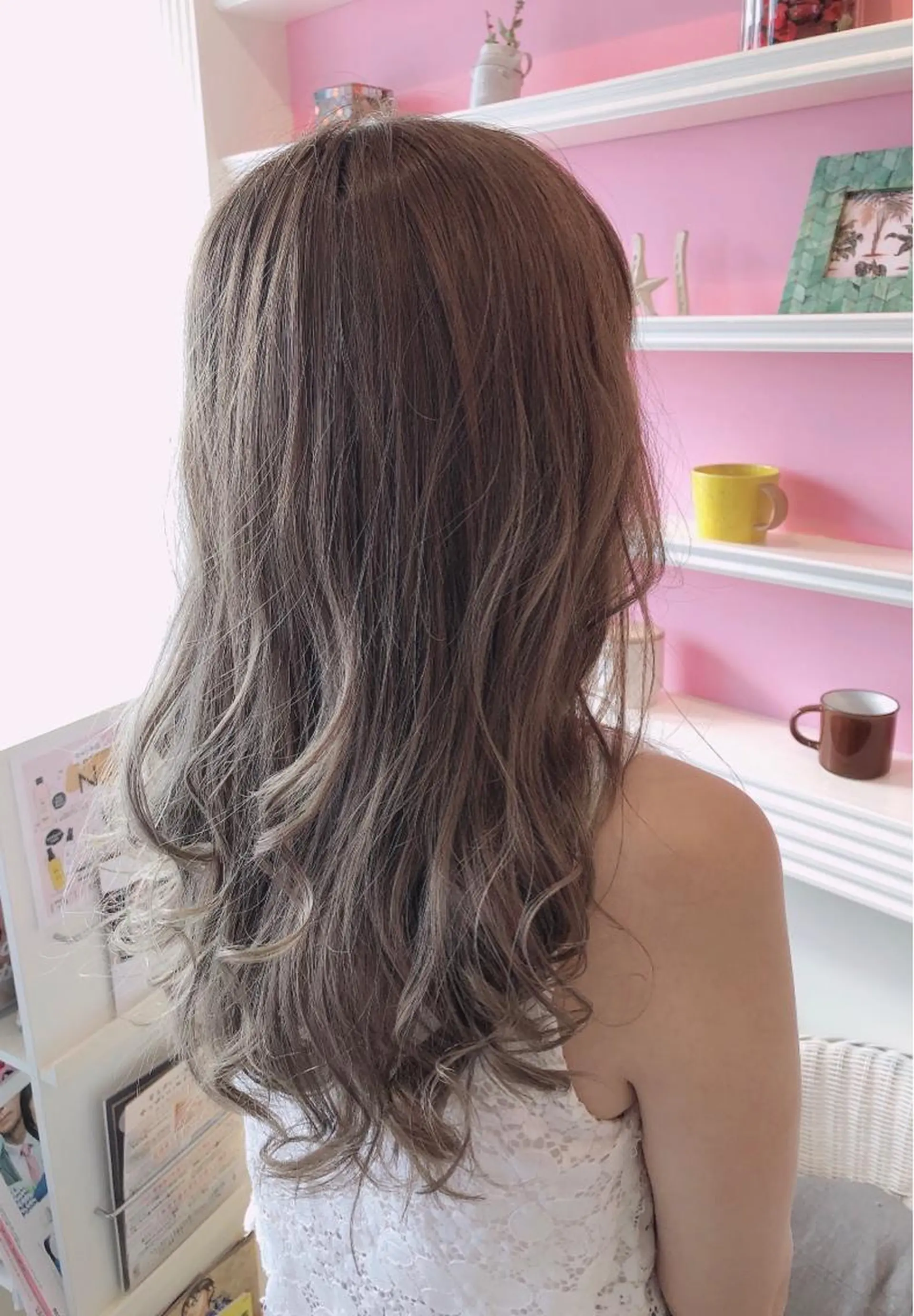 ロング カラー ブリーチ カット ヘアカラー トリートメント 浦山 和之のヘアスタイル