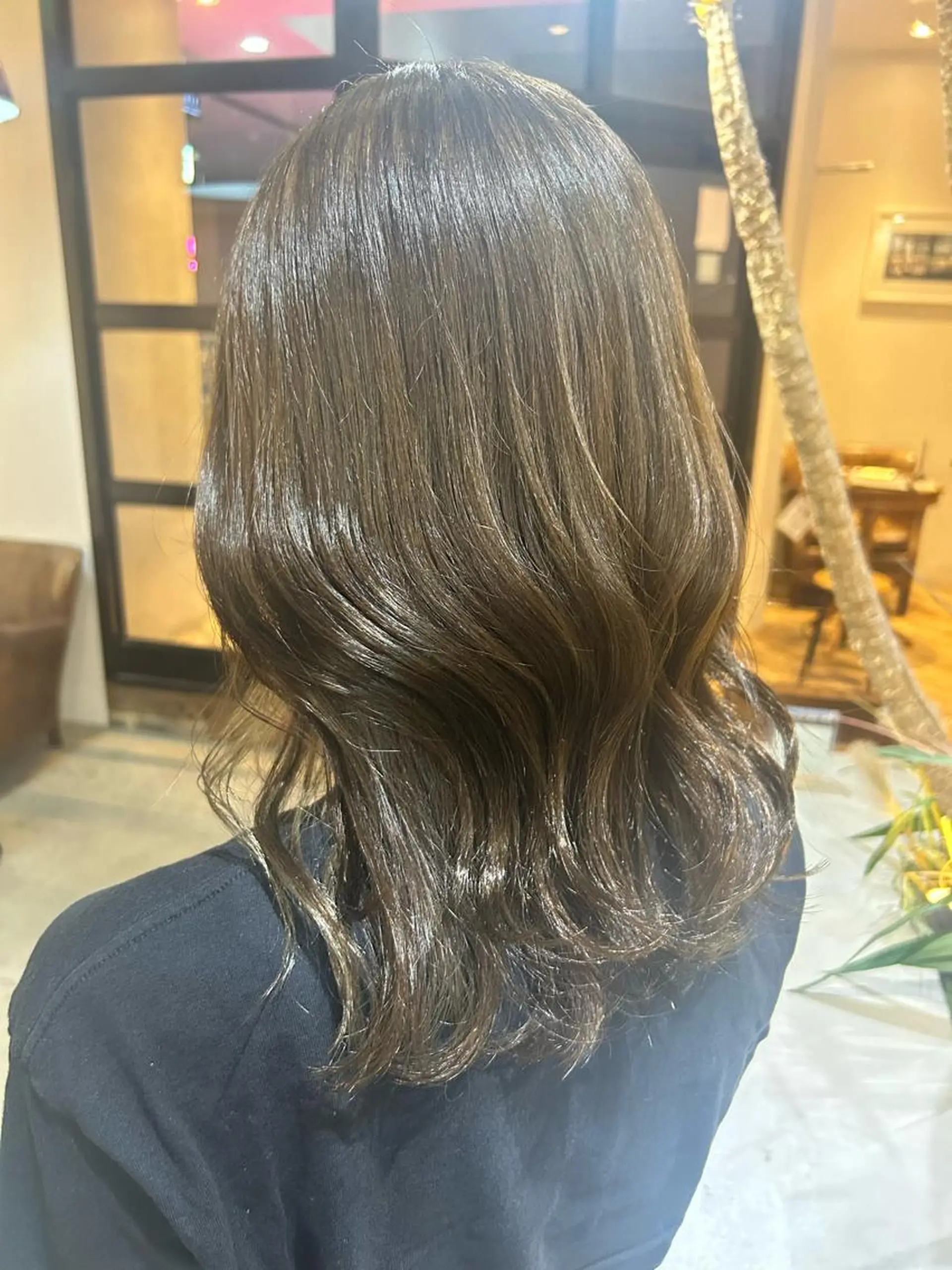 ミディアム カット ヘアカラー トリートメント 艶髪/髪質改善 yukaのヘアスタイル
