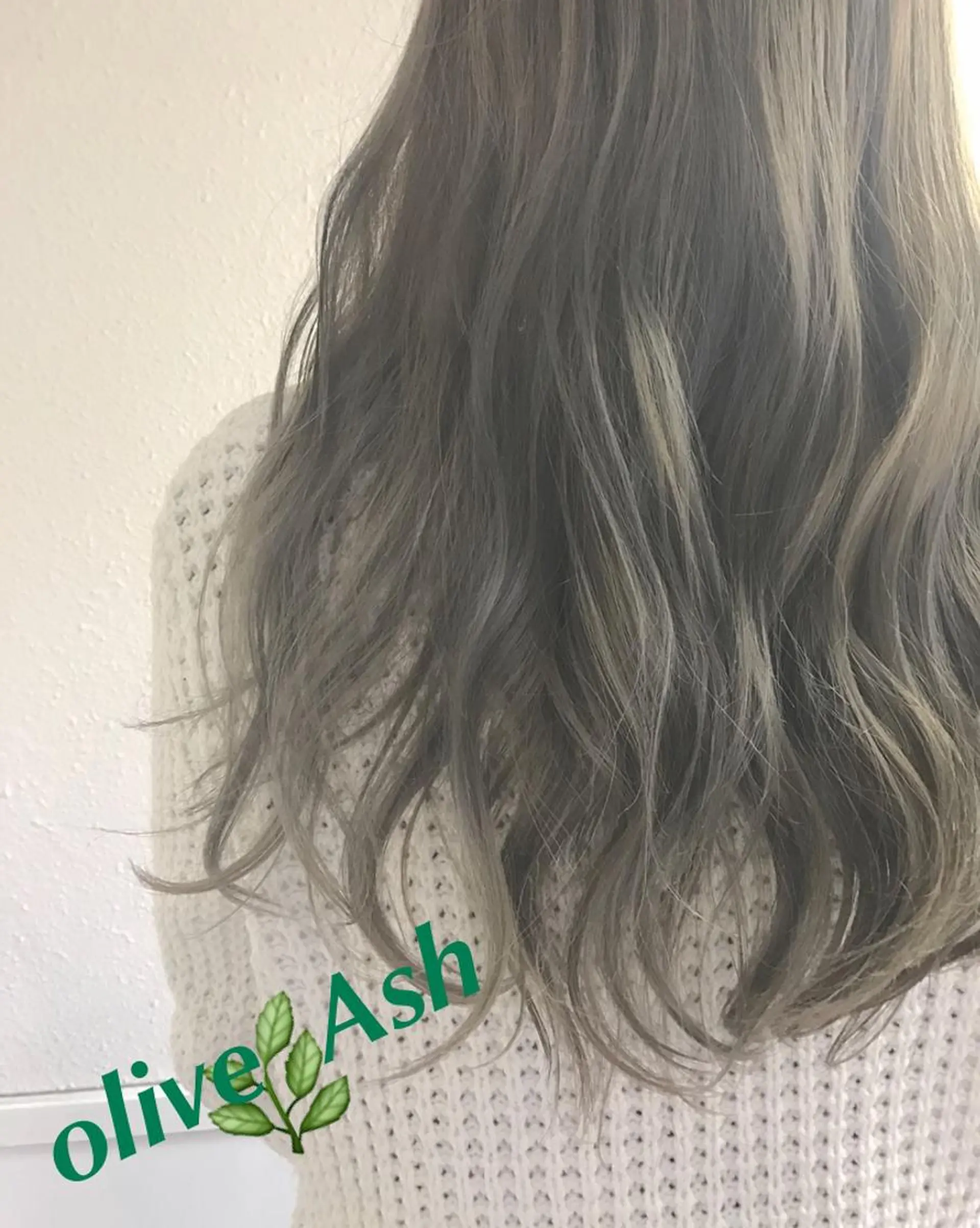 カラー アッシュ オリーブアッシュ にった みずきのヘアスタイル