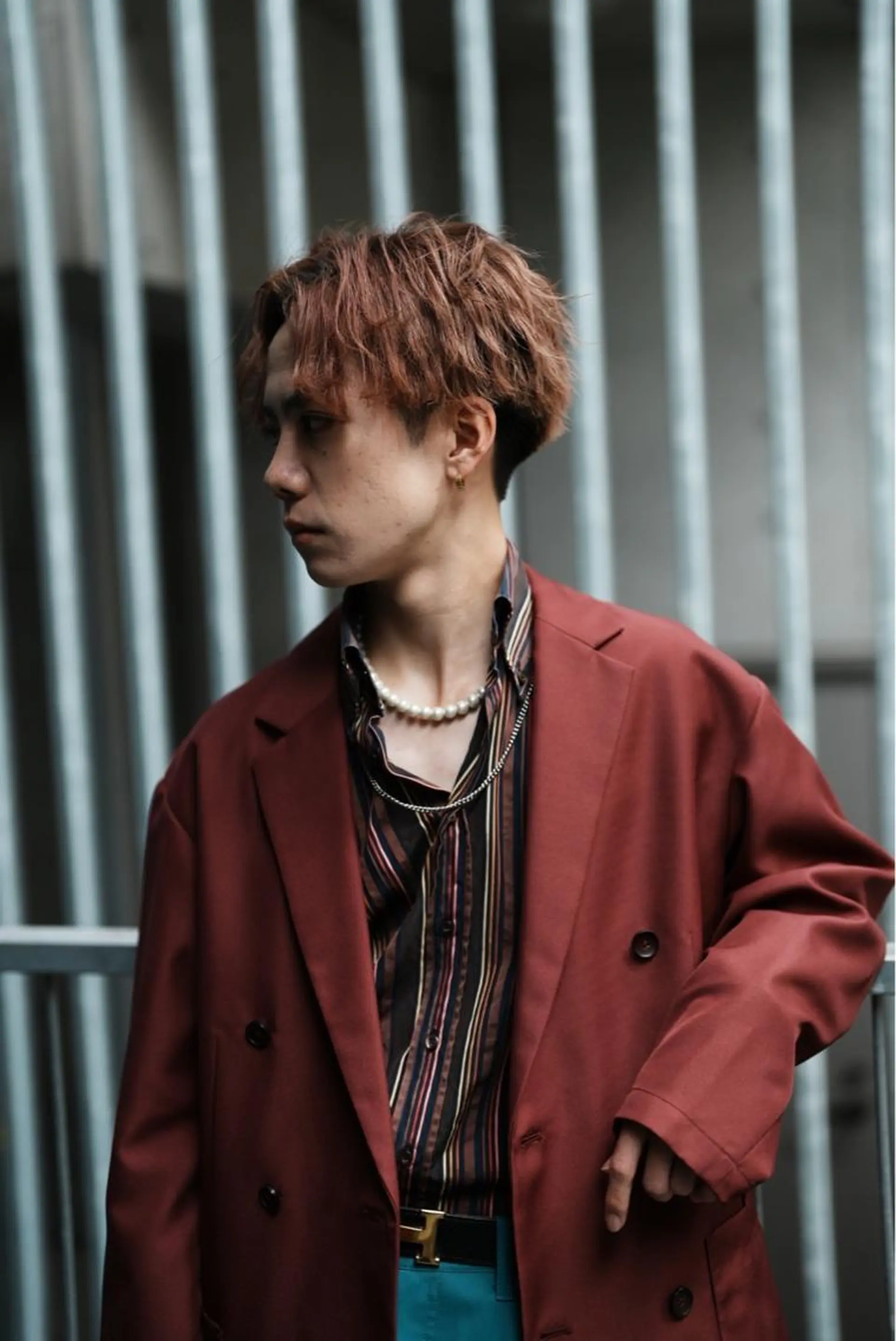 ミディアム カラー メンズ センターパート ベージュカラー ピンクカラー ピンクベージュ カット パーマ トリートメント ヘアセット グランルシア所属・梅田茶屋町メンズ N o.1 榊のヘアスタイル