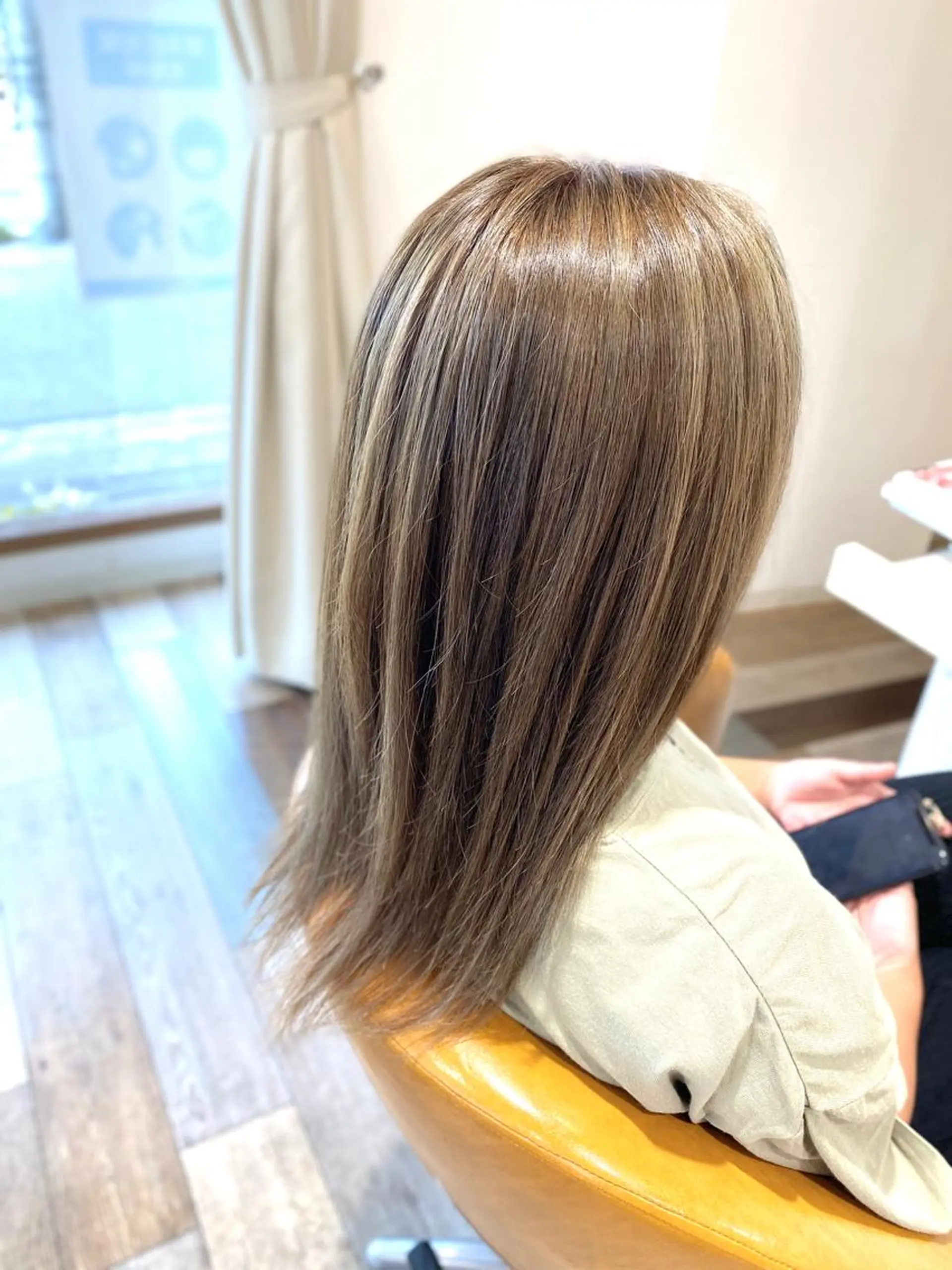 セミロング カラー アディクシーカラー バレイヤージュ ブリーチ ケアブリーチ デザインカラー カット ヘアカラー unpeu hair  二条所属・先着1名様限定 カット無料のヘアスタイル