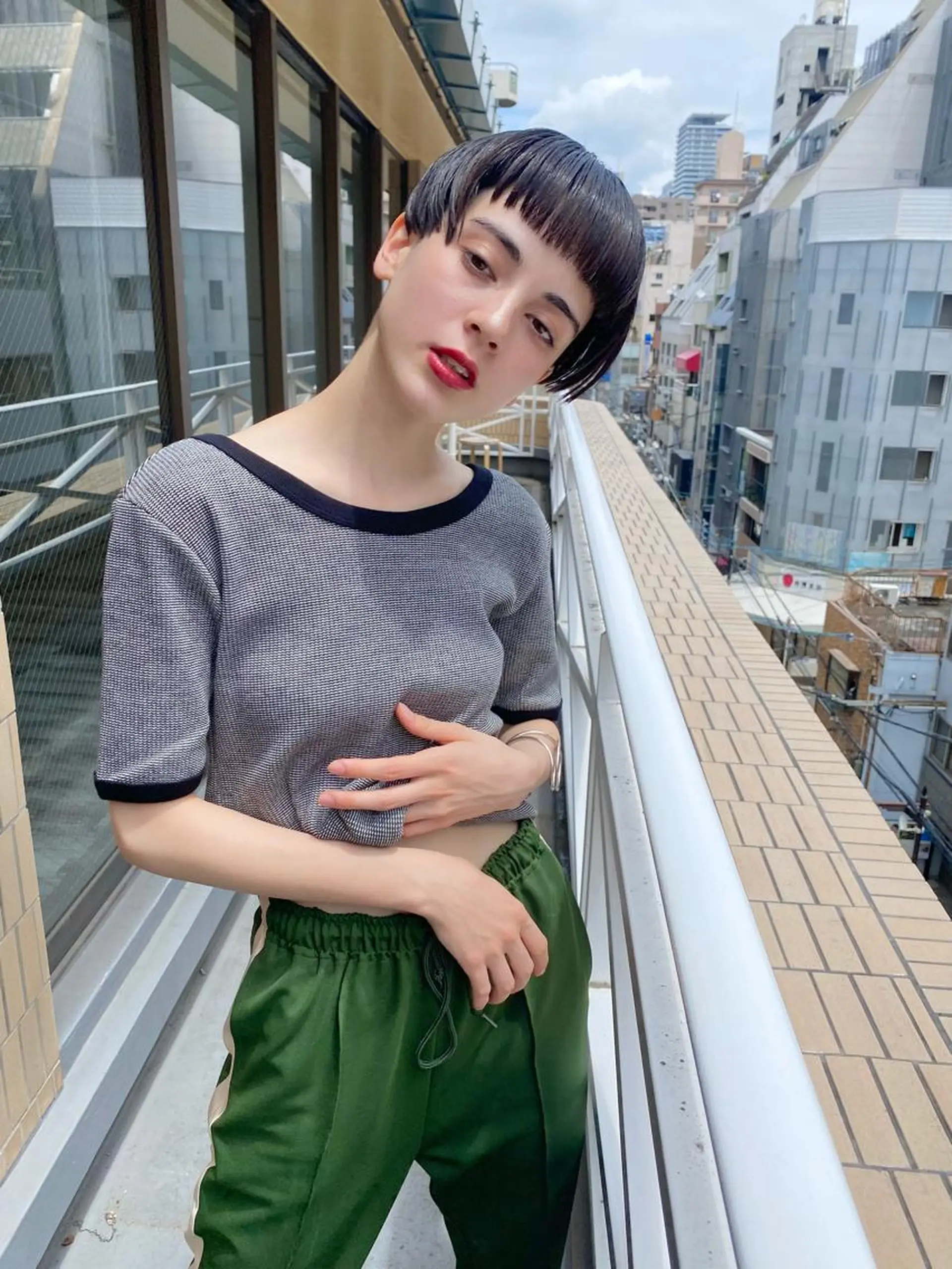 ショート ベリーショート オン眉 ショートヘア ハイトーンカラー🍑 maanaのヘアスタイル