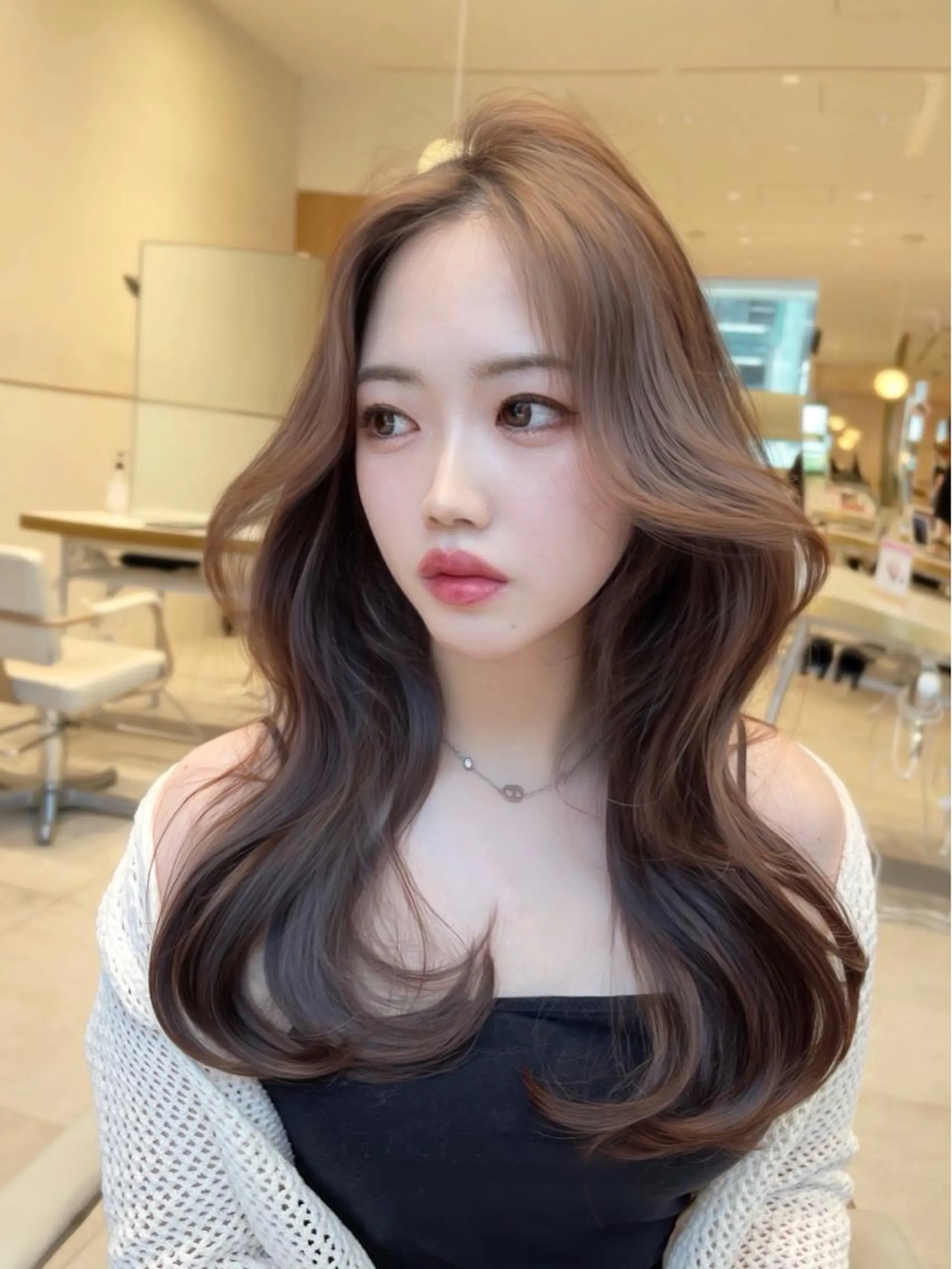 ロング くびれヘア レイヤーカット 似合わせカット 小顔カット カット ヘアカラー トリートメント ボブパーマ ウルフパーマのヘアスタイル
