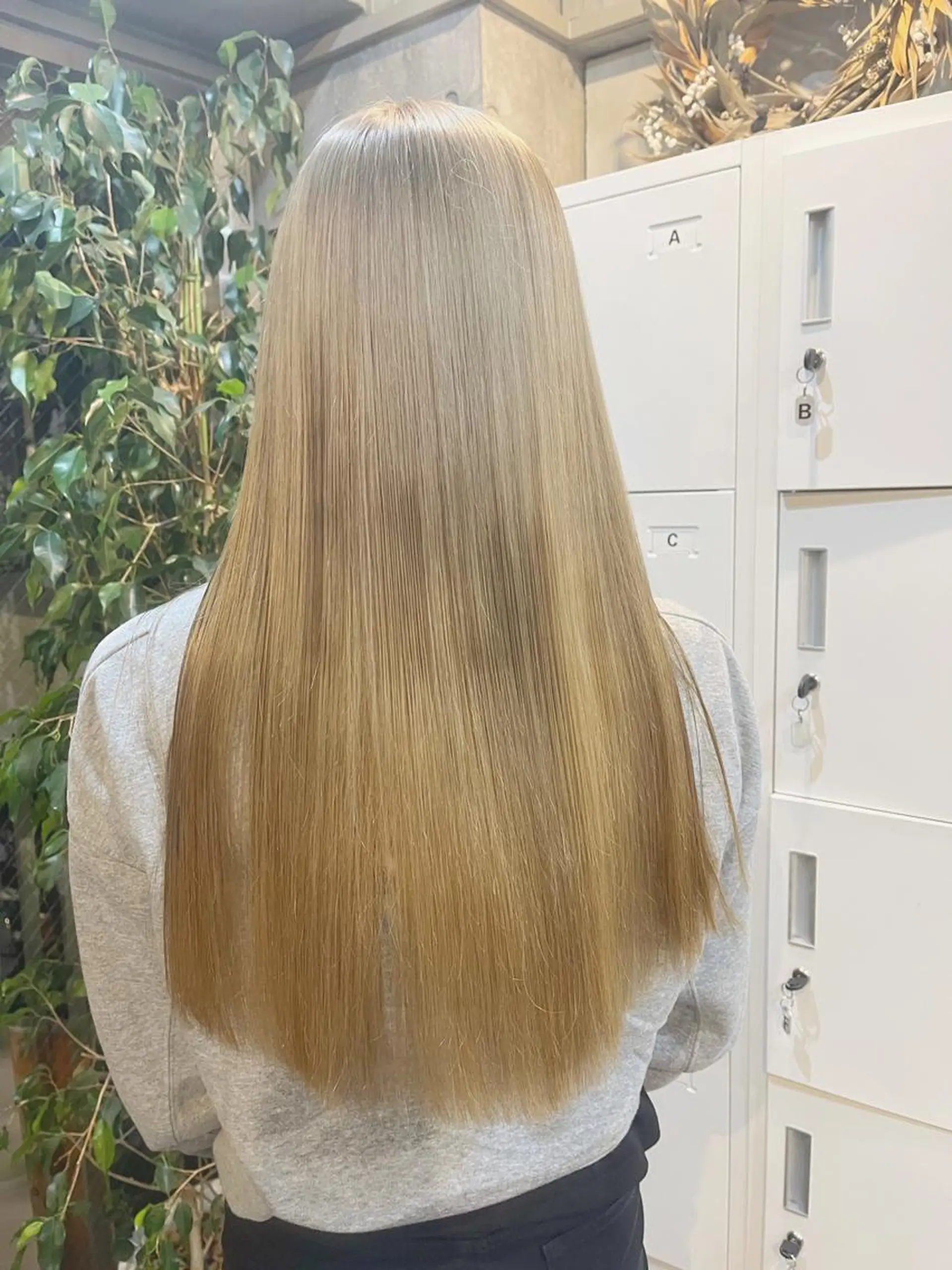 ロング カラー アディクシーカラー ベージュカラー 黒髪 ブリーチ ブルーカラー ヘアカラー 藤澤 夏実/インナーカラーのヘアスタイル