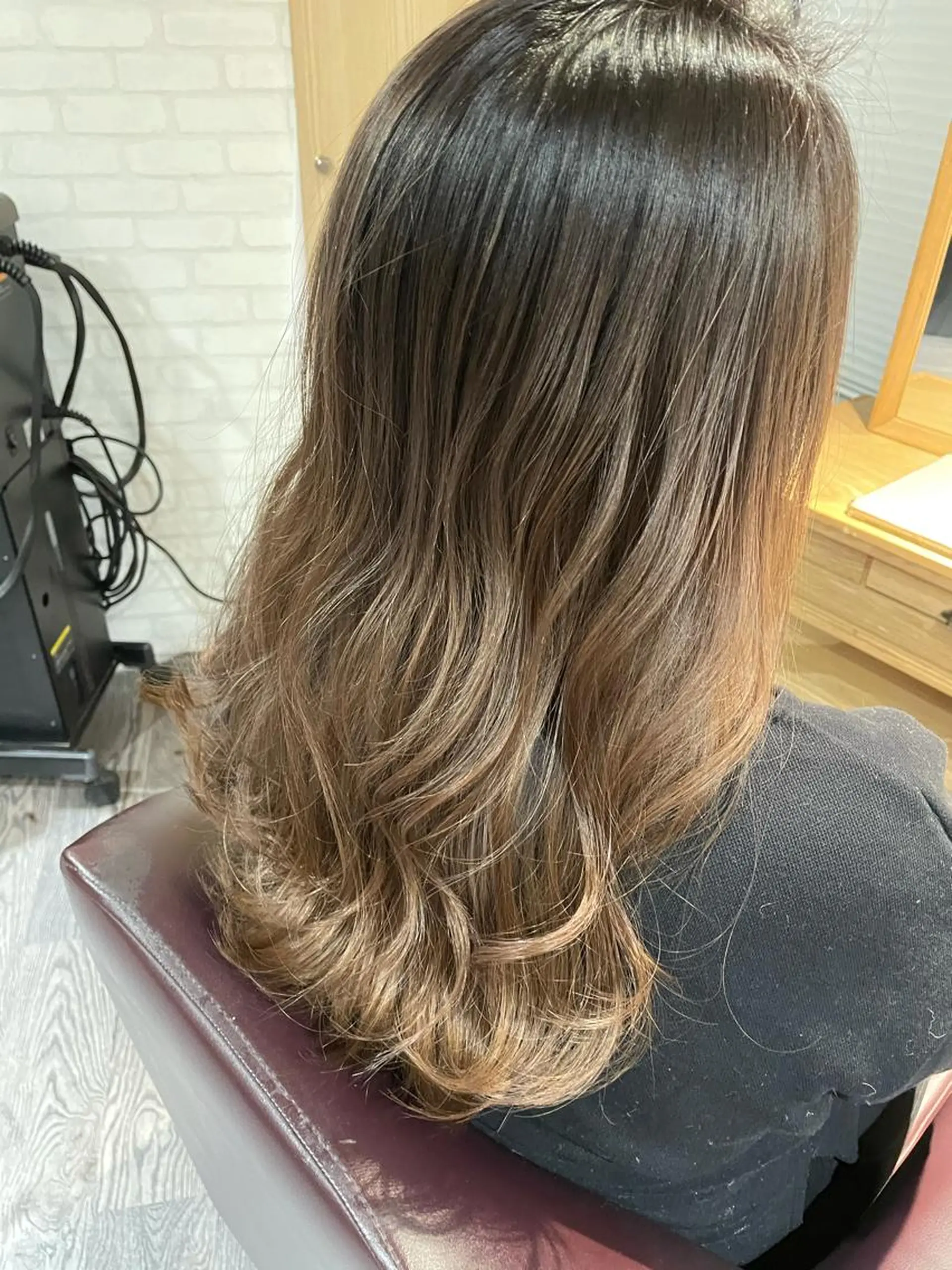 ロング カラー バレイヤージュ レイヤーカット ヘアカラー トリートメント エフェクトブリーチ エクステhiroのヘアスタイル