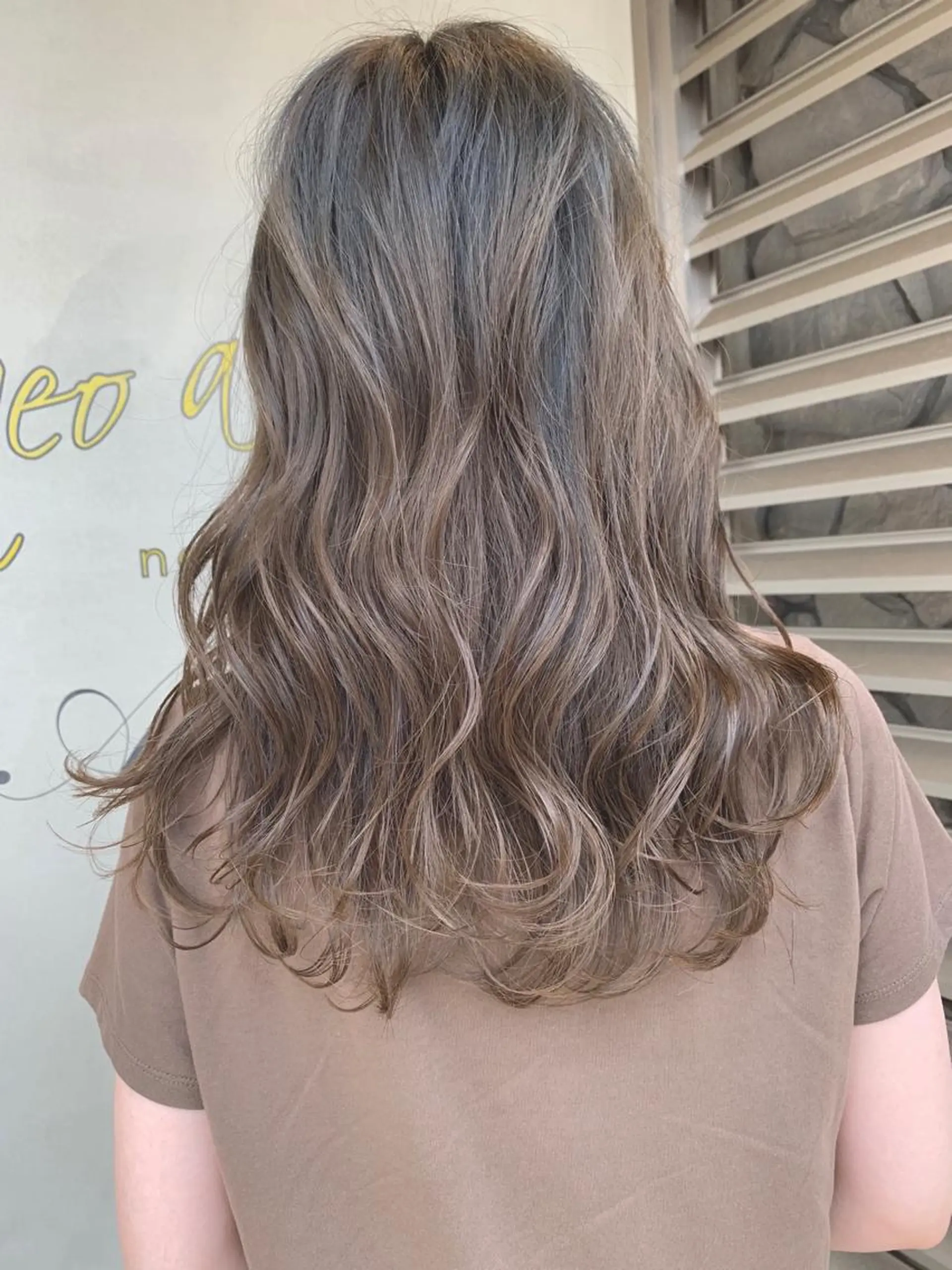 ミディアム ROBBY HIMERIのヘアスタイル