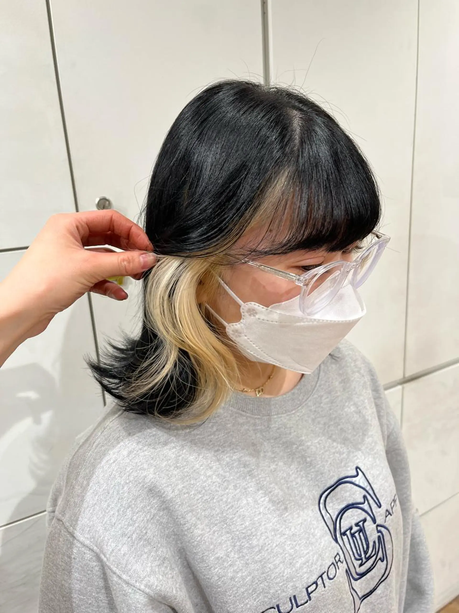 ショート カラー マツエク・マツパ 黒髪 ブリーチ 抜きっぱなしブロンド ヘアカラー 🤎HAZUKI🤎 ハイトーン✨エクステのヘアスタイル