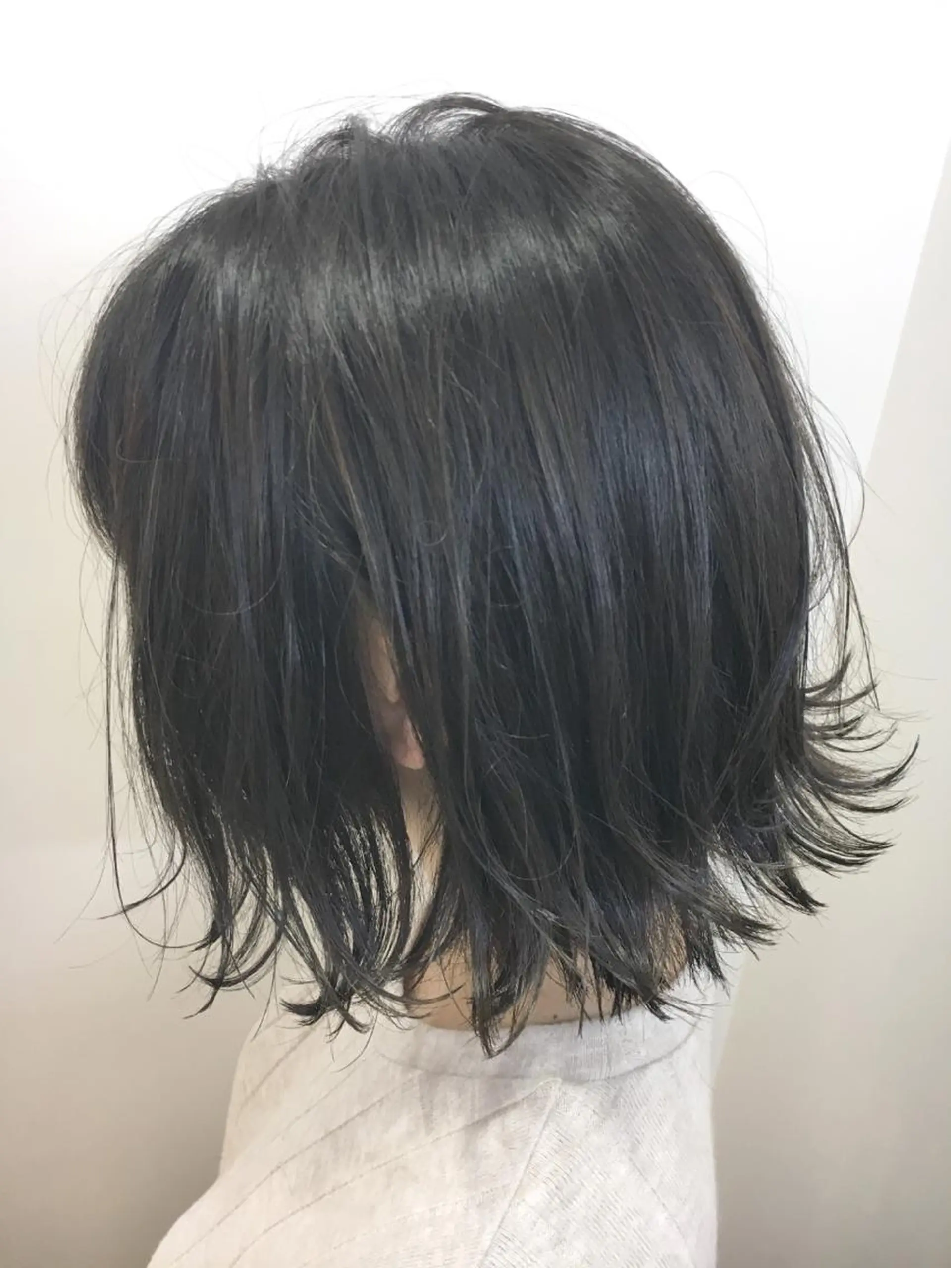 ショート ボブ ハイライト 外ハネヘア ヘアカラー 永井 大希のヘアスタイル